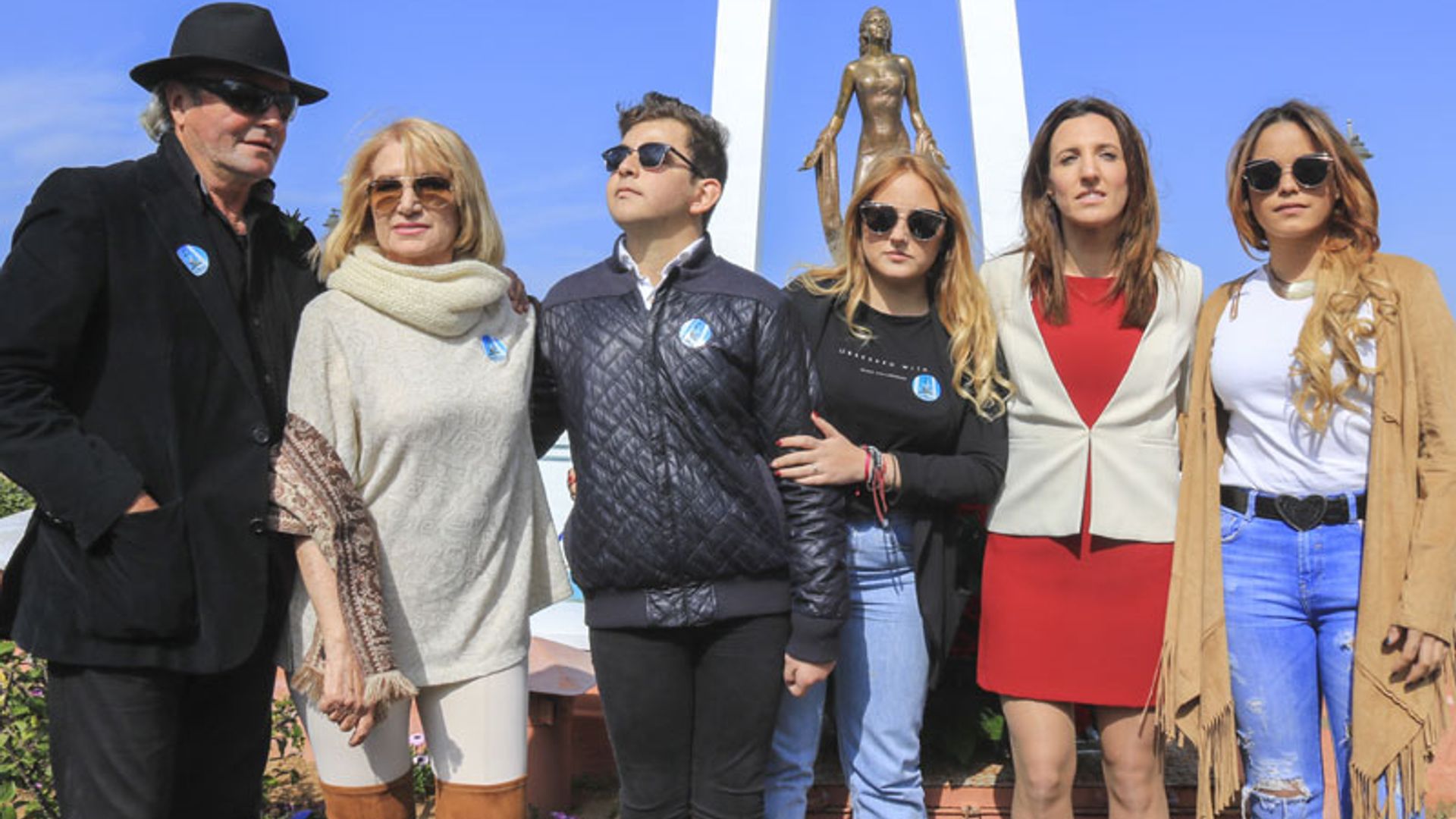 Emoción, abrazos y lágrimas: la familia de Rocío Jurado, reunida para homenajearla