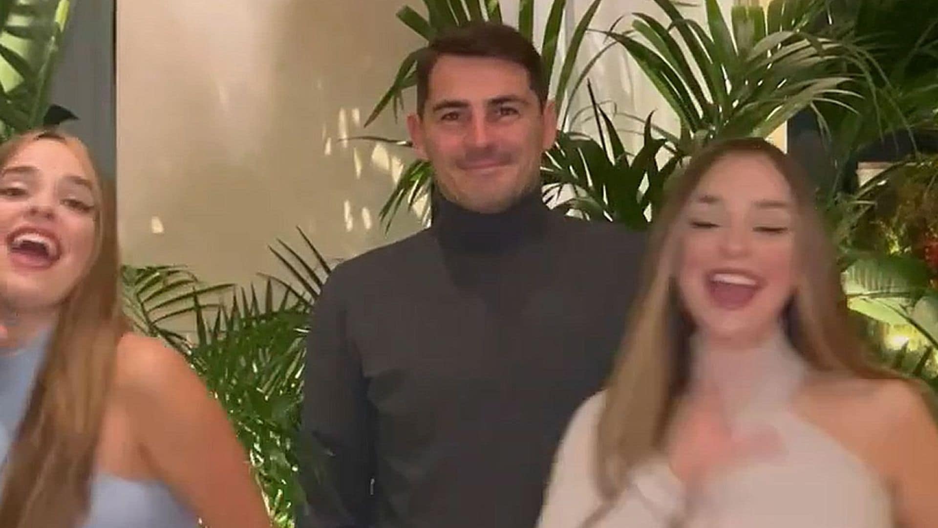 ¡No te pierdas el baile viral de Iker Casillas con las 'Twin Melody', concursantes del Benidorm Fest!