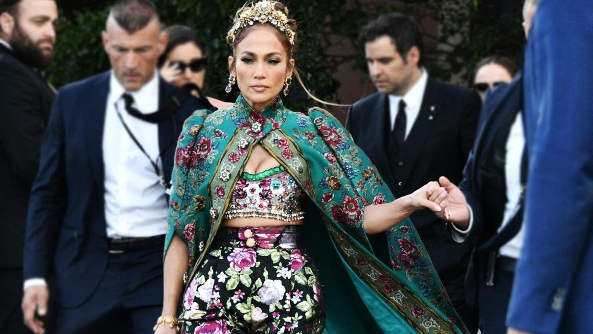 Jennifer Lopez paraliza Venecia con su maximalismo