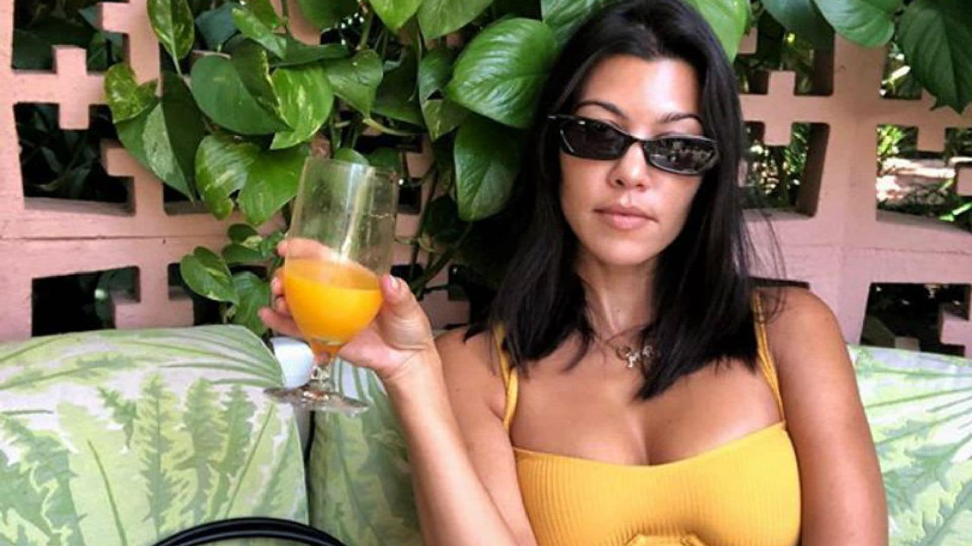 El vestido de Kourtney Kardashian que más favorece si tienes mucho pecho