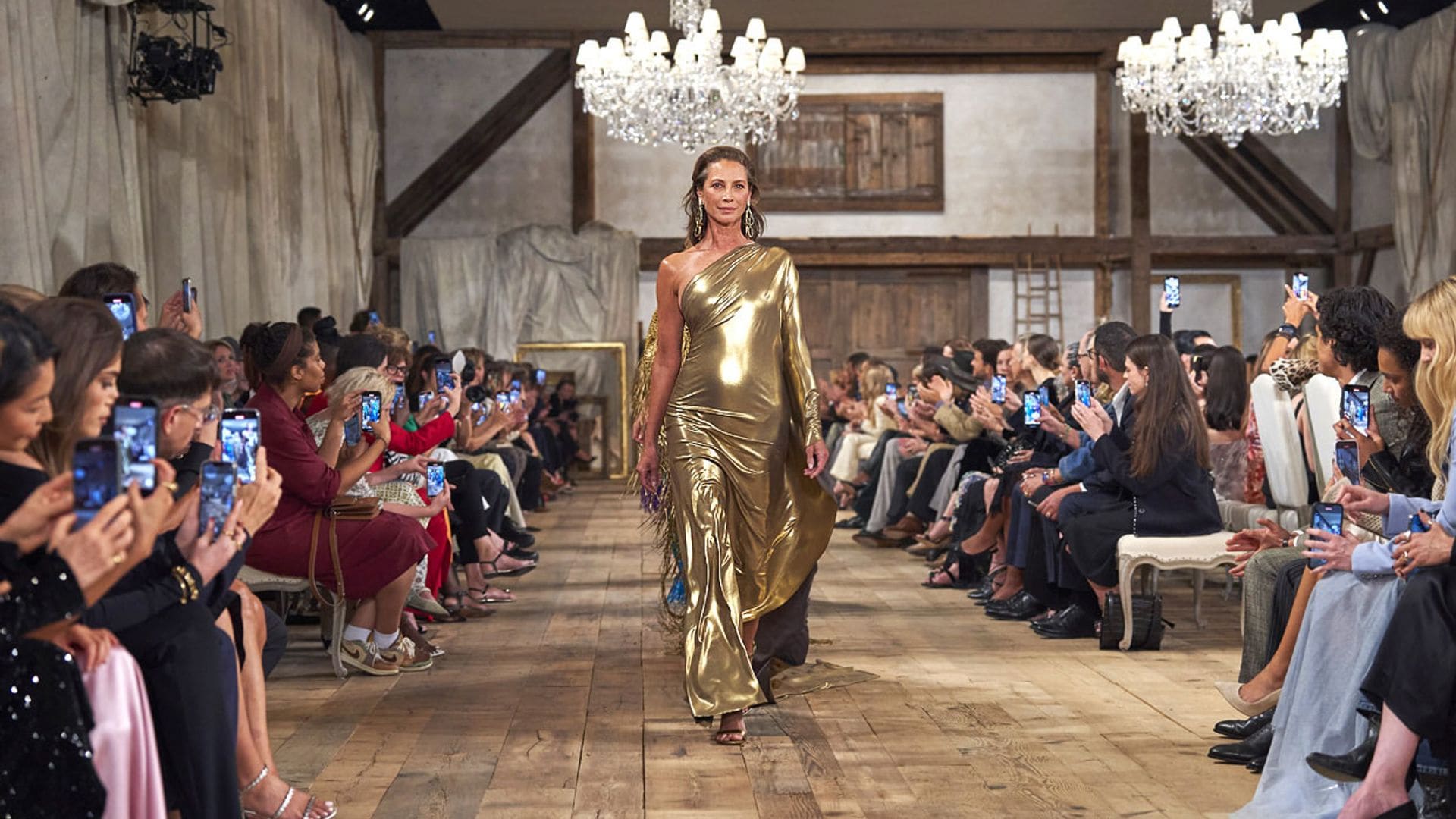 Christy Turlington, que vive su mejor momento, cierra el desfile neoyorquino del que todos hablan