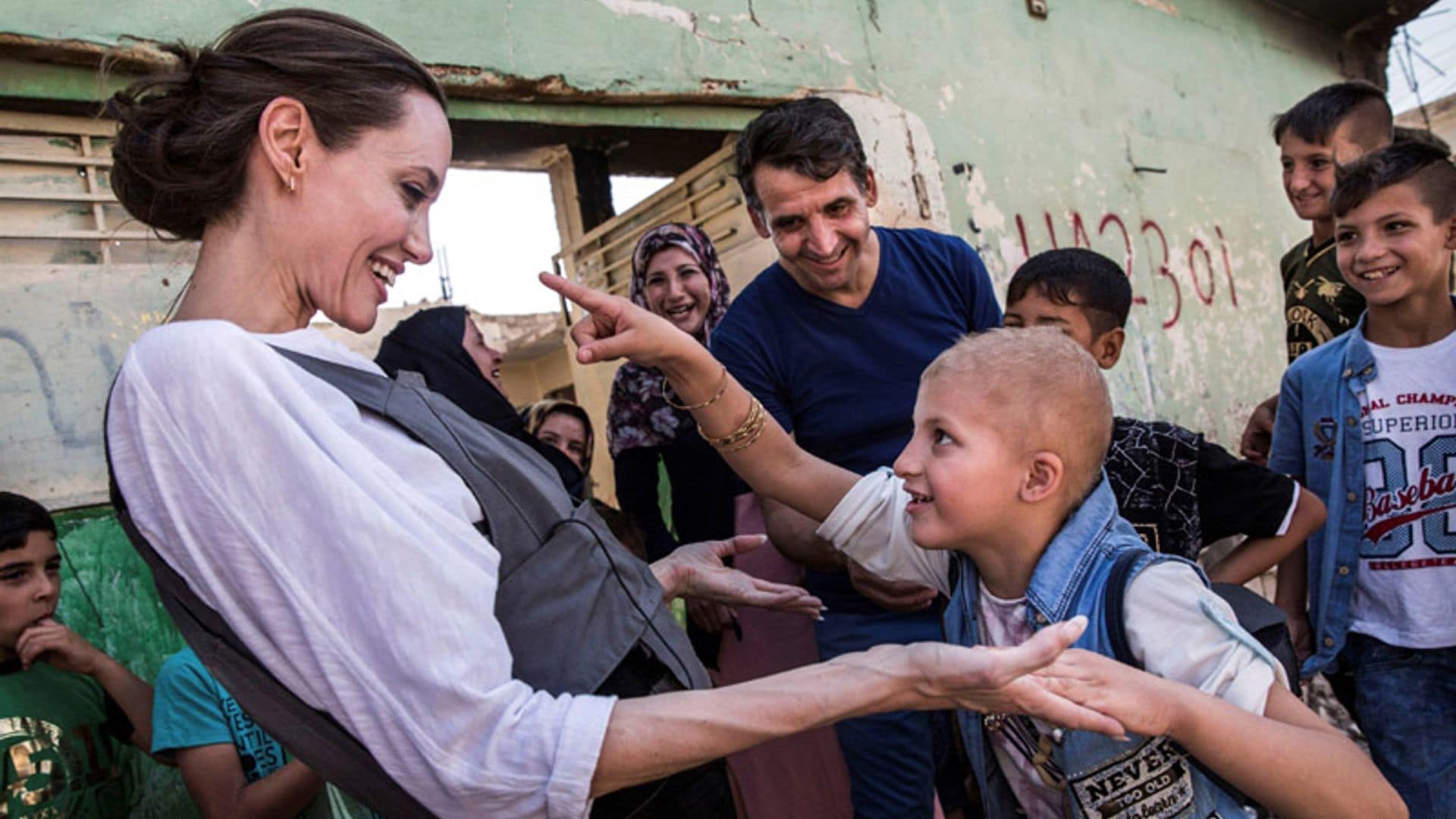 Angelina Jolie lleva la ilusión a las víctimas de la guerra de Irak tras conocer de cerca la devastación