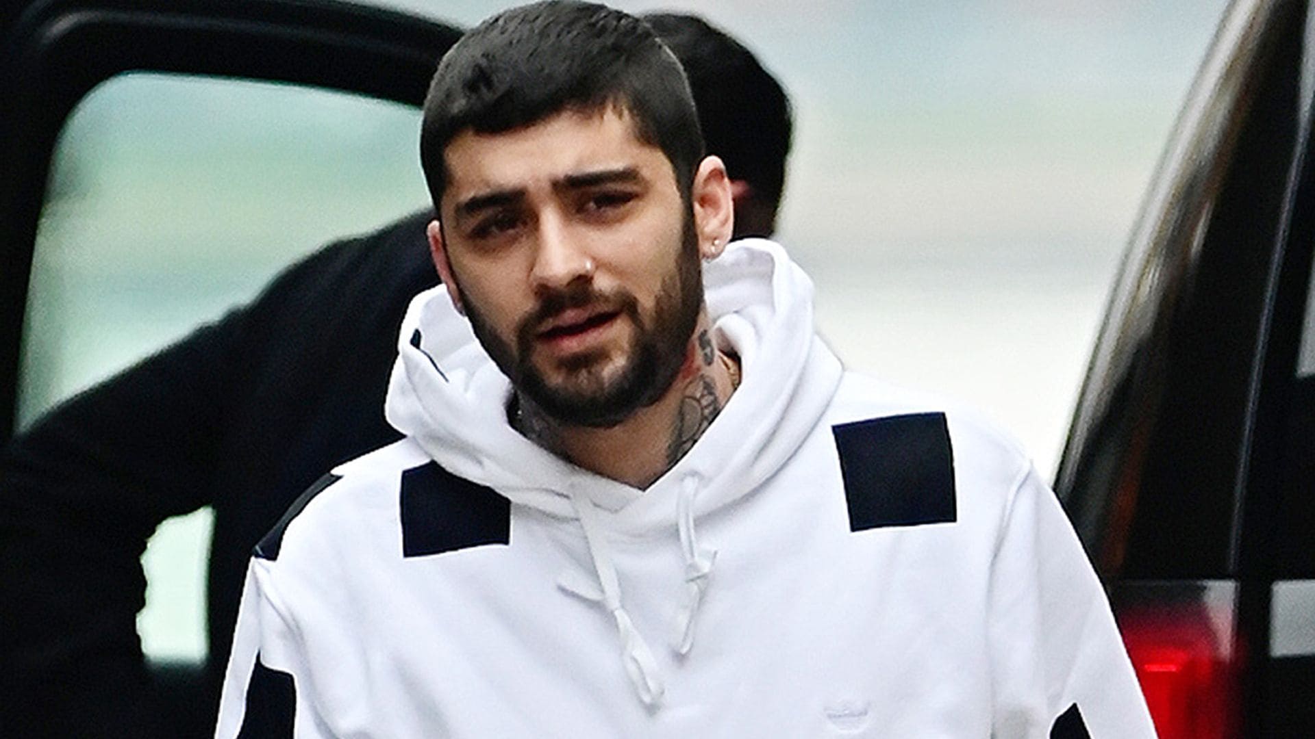 Zayn Malik admite los cargos por su pelea con la madre de Gigi Hadid y queda en libertad condicional