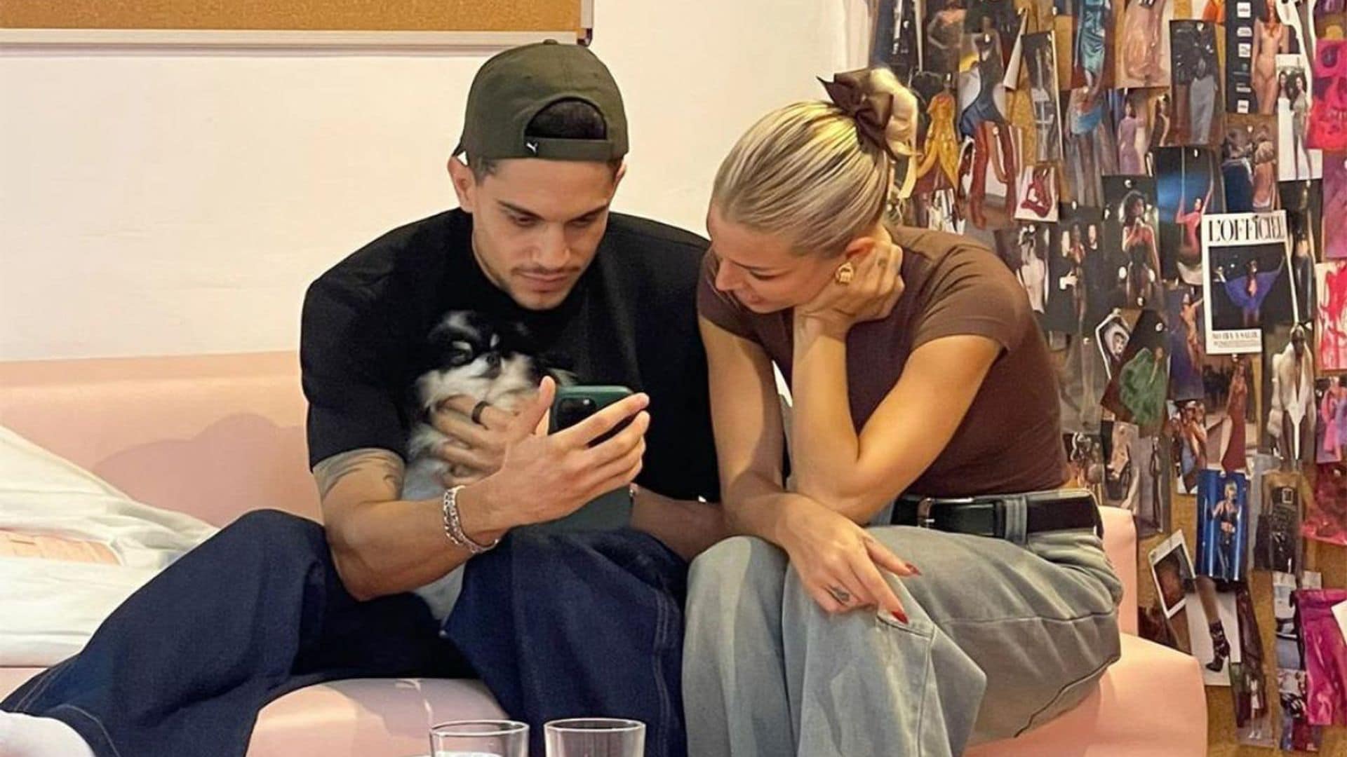 La recuperación de Marc Bartra con la mejor medicina: sus hijos y su chica, Jessica Goicoechea