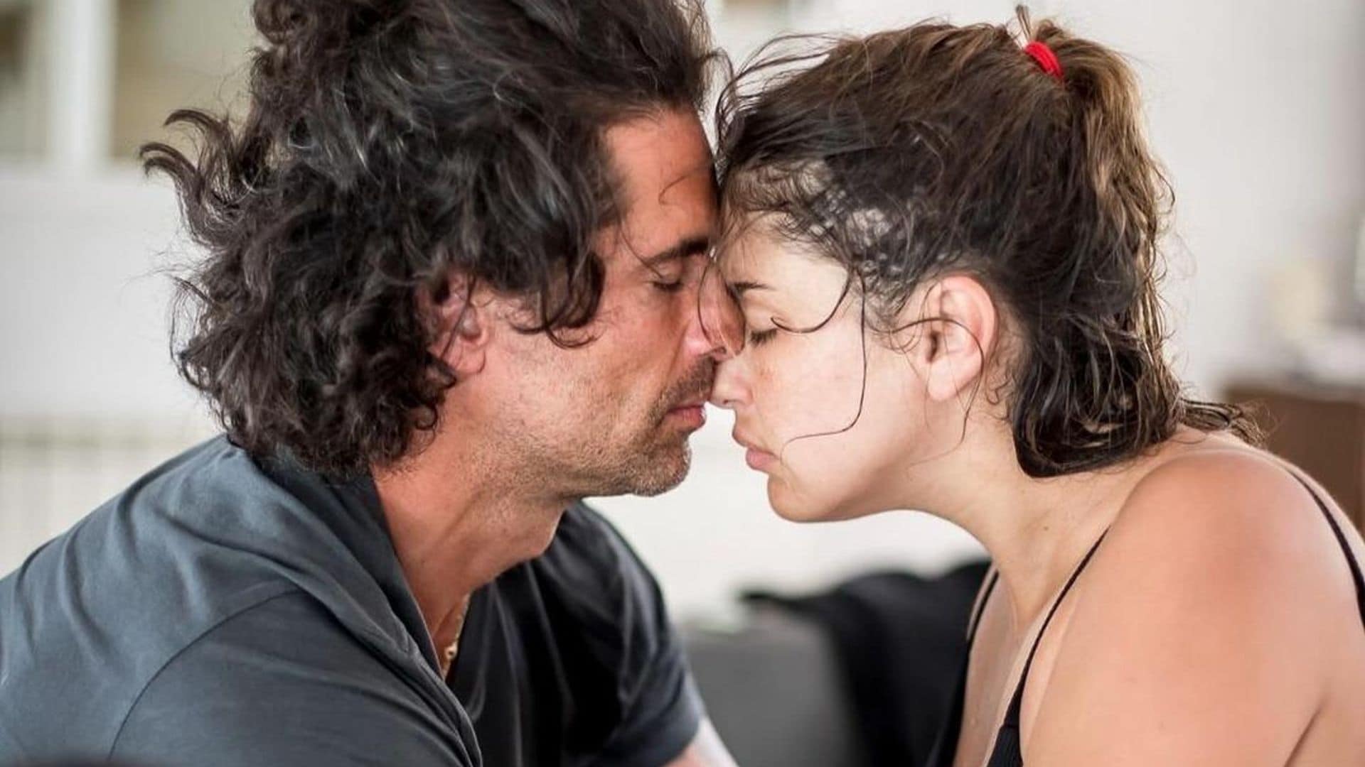Michelle Renaud y Matías Novoa, actores de 'La herencia', dan la bienvenida a su primer hijo en común