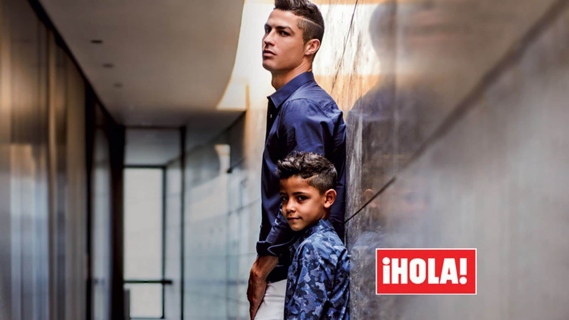 En ¡HOLA!, Cristiano Ronaldo, junto a su hijo, en su entrevista más personal