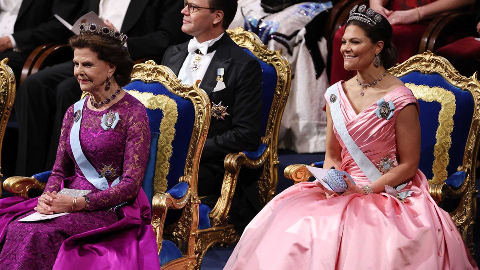 El despliegue de looks de Alta Costura de las princesas Victoria y Sofia de Suecia en los Premios Nobel
