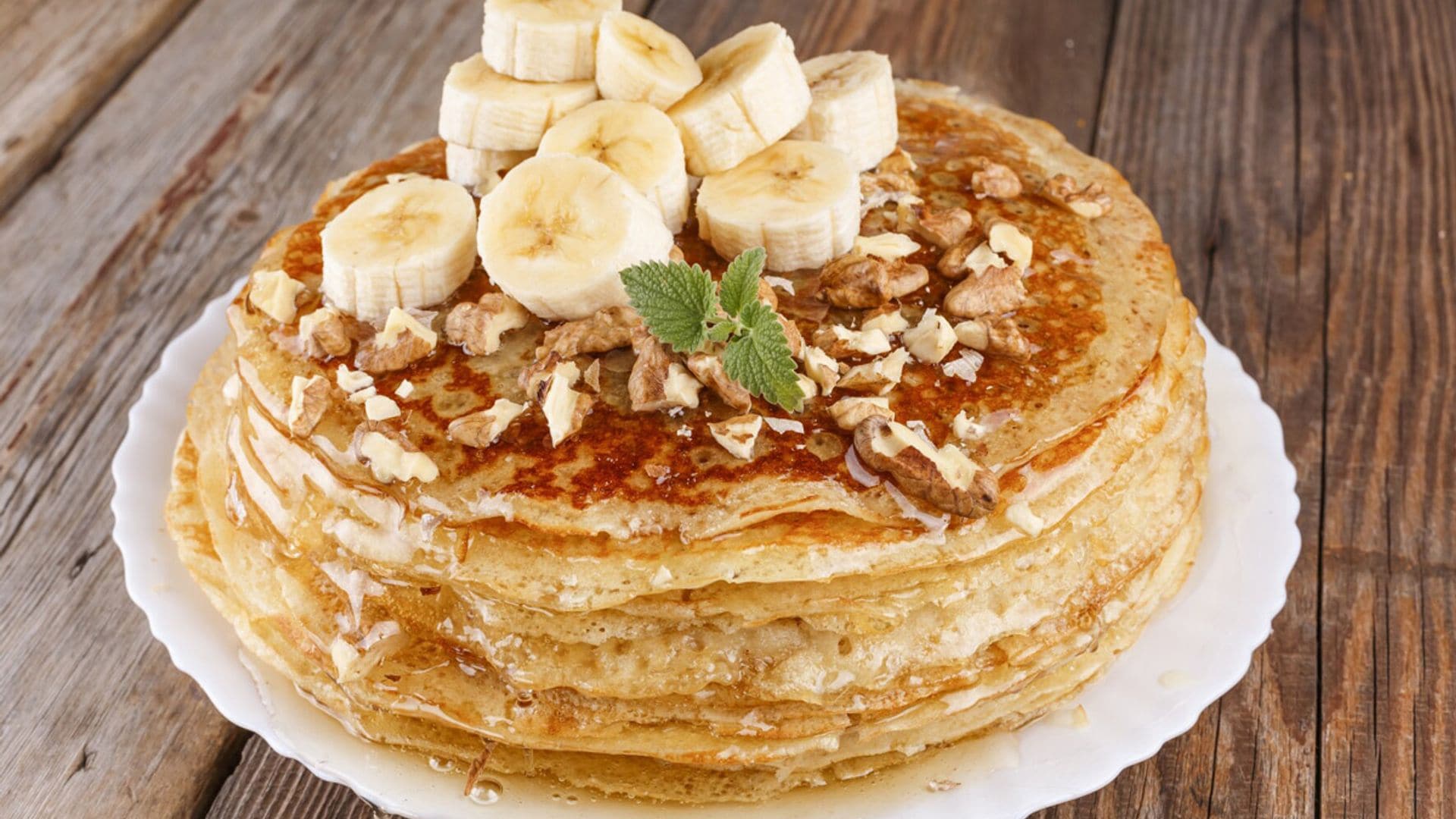 'Blinchikis' con miel, nueces y plátano