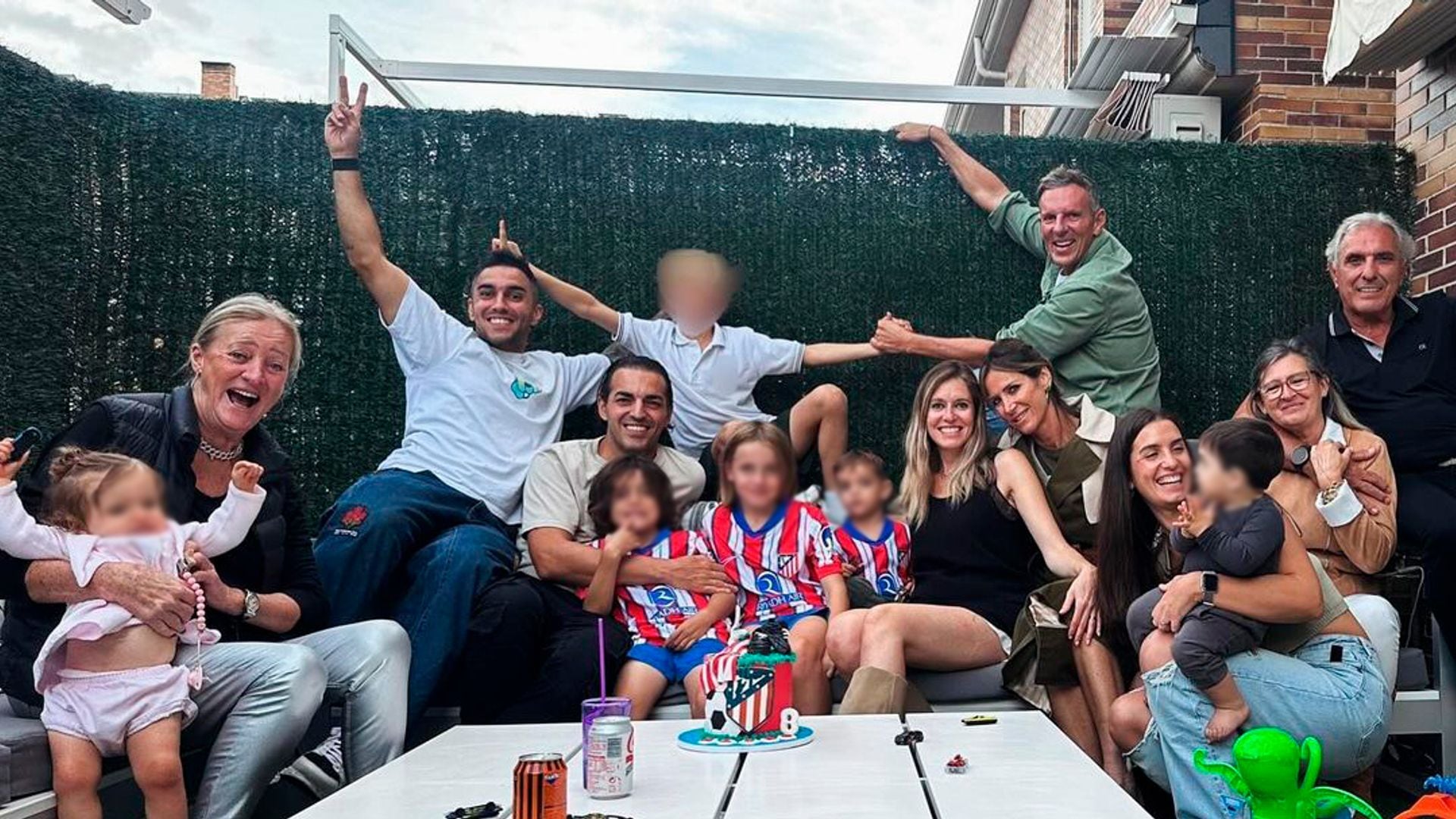 La gran reunión familiar de los Prat para celebrar el cumpleaños del hijo mayor de Andrea, de 8 años