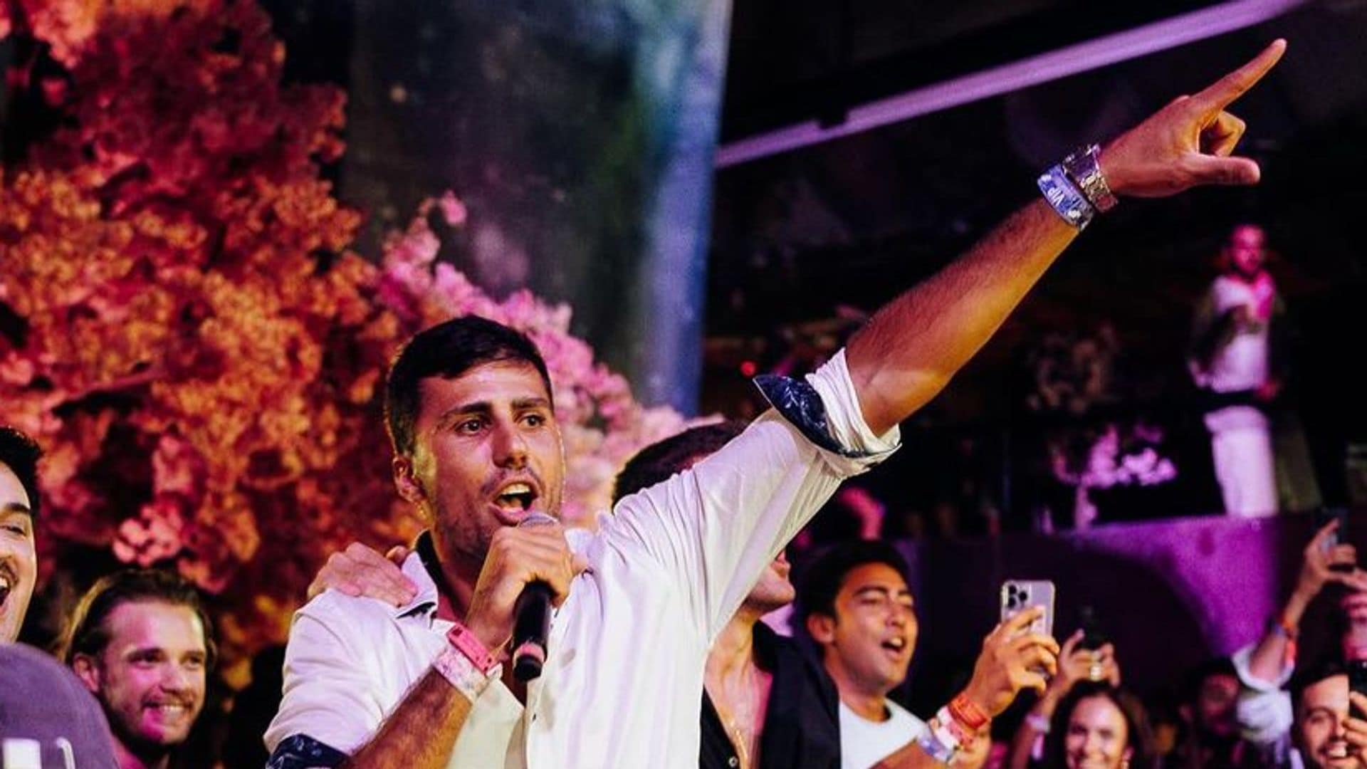 Rodri, más 'on fire' que nunca en Ibiza tras ganar la Eurocopa: no te lo pierdas cantando con Vivian