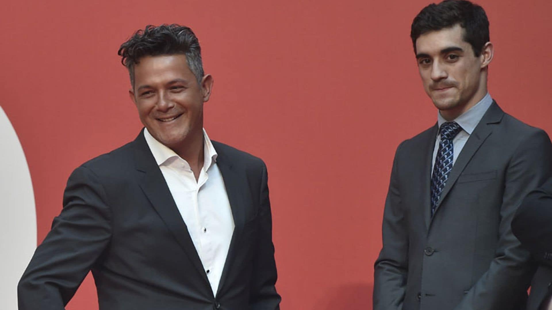 Alejandro Sanz y el patinador Javier Fernández reciben la Medalla de la Comunidad de Madrid