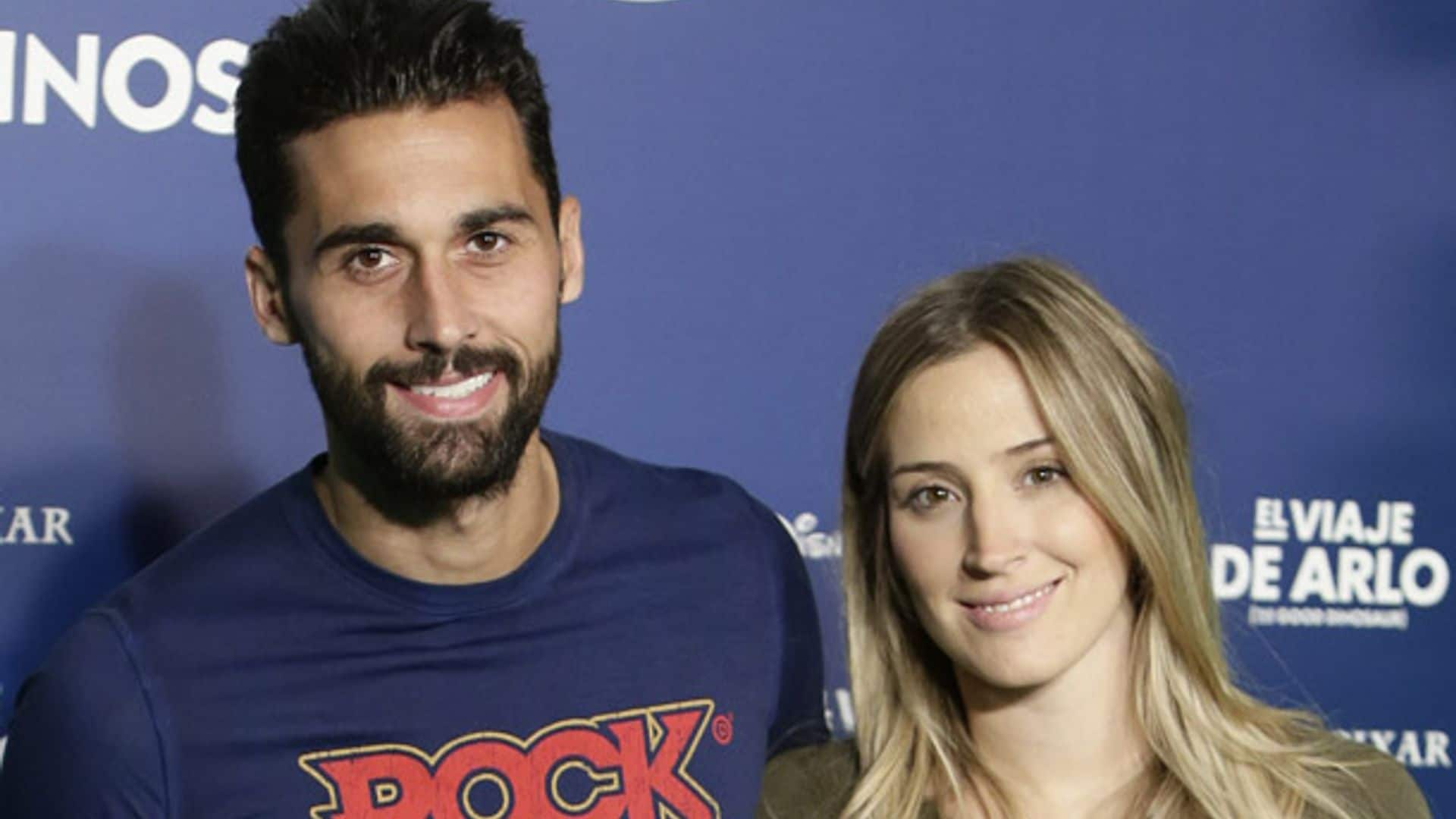 ¡Esperando la llegada de Vega! La nueva 'incorporación' de Álvaro Arbeloa y Carlota Ruiz