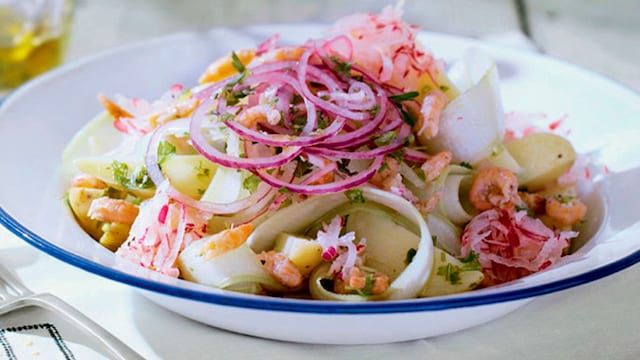 ensalada patatas quisquillas cebolla