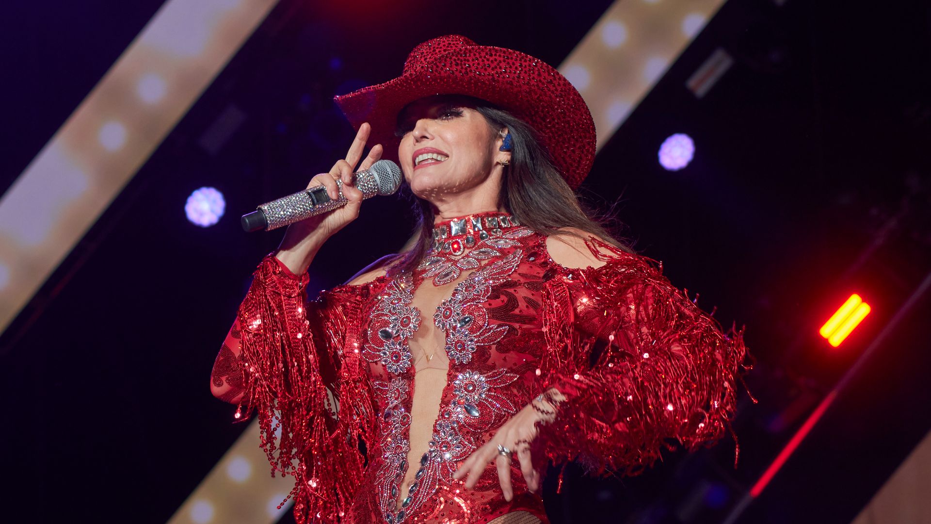 Ana Bárbara sorprende a los finalistas de ‘La Casa de los famosos’ con su talento