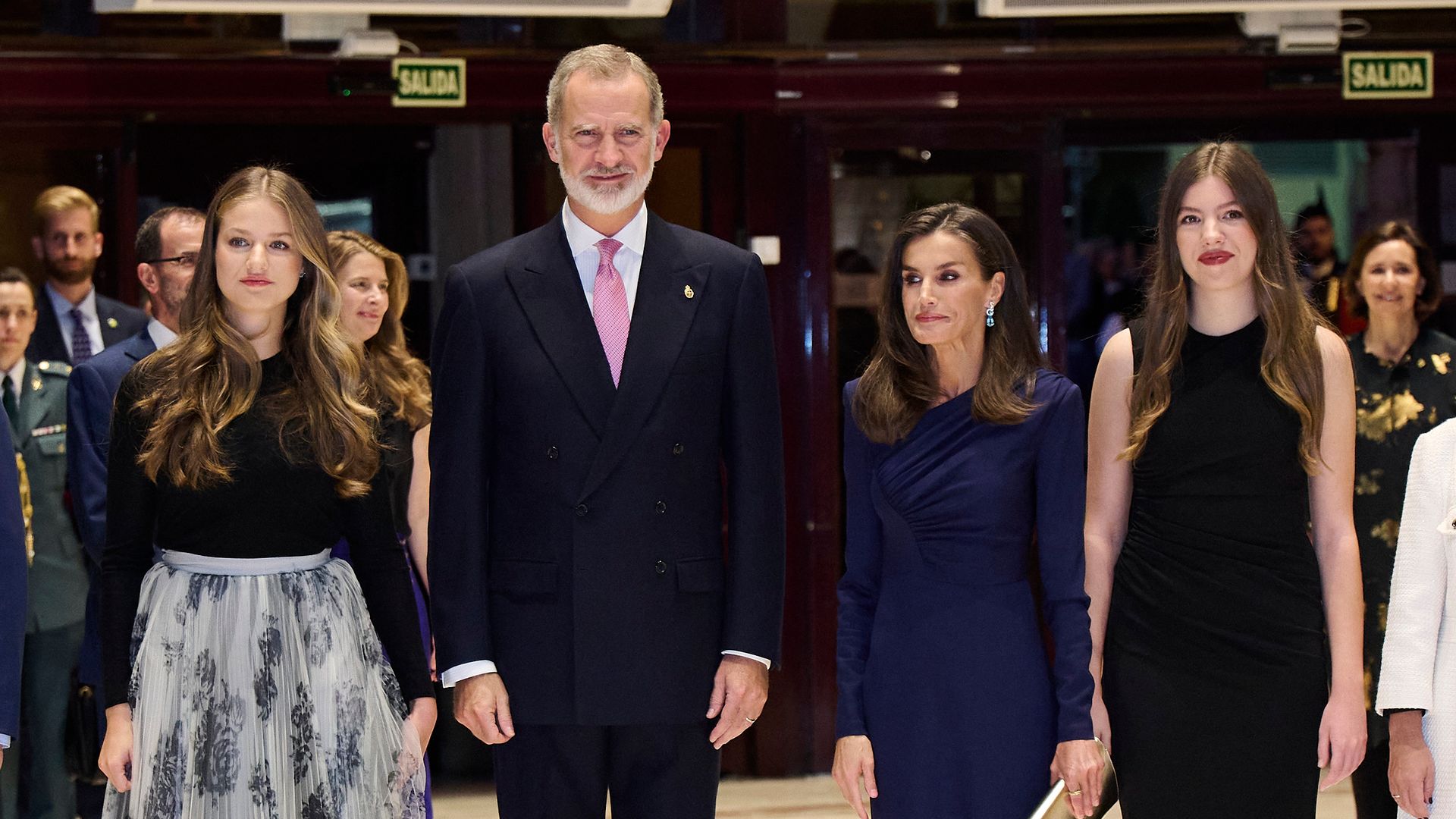 Leonor y Sofía, de nuevo juntas, asisten con los Reyes al concierto celebrado en Oviedo