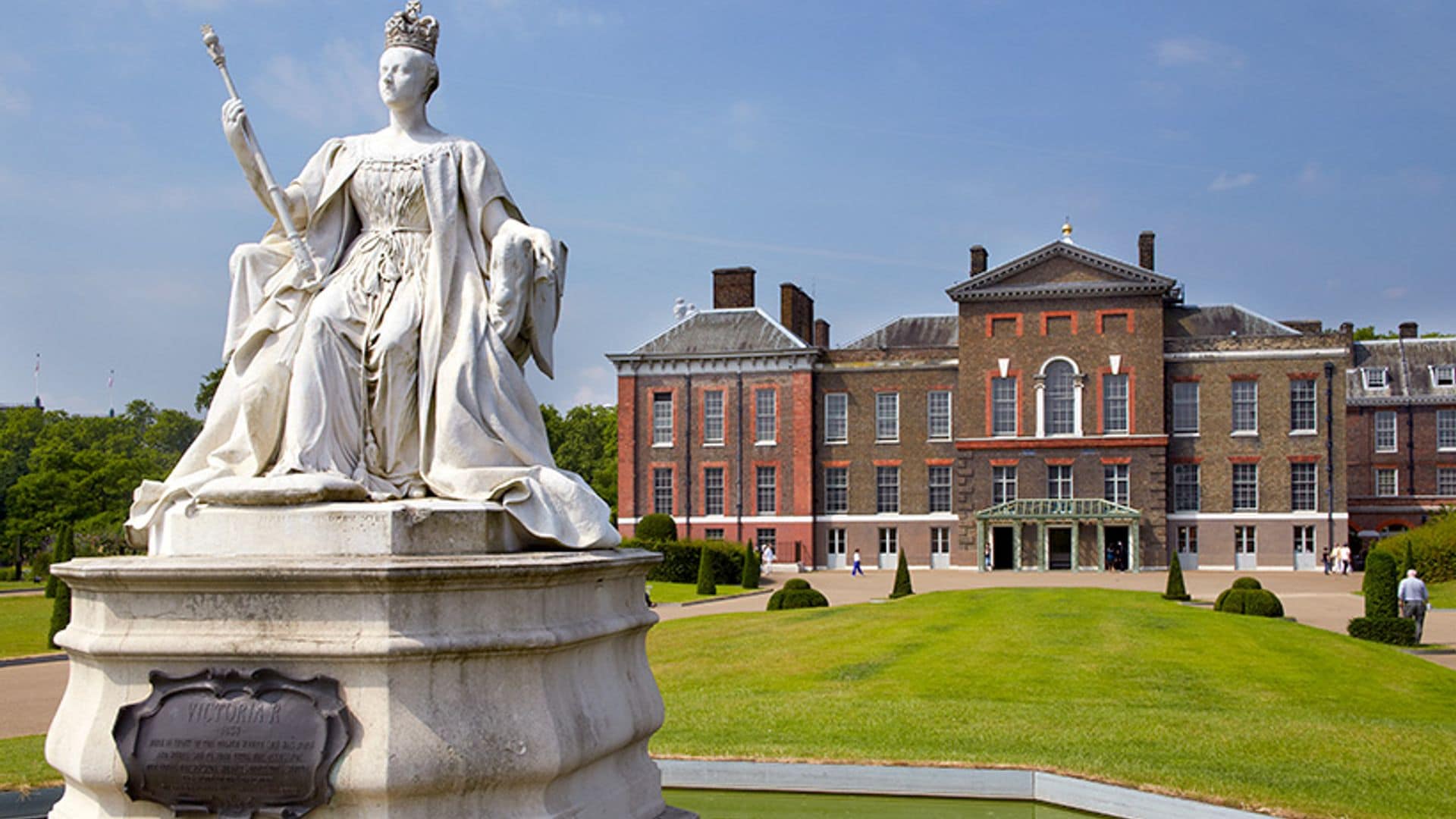 Del castillo de Balmoral a Kensington por el cumpleaños de la Reina Victoria 