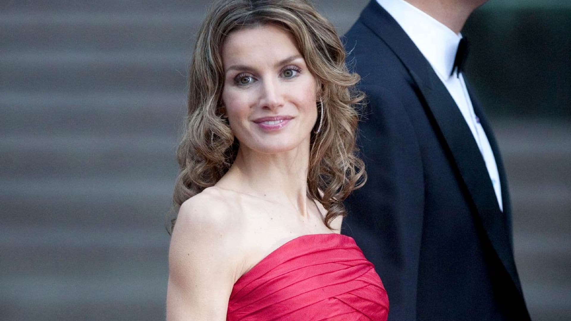 Doña Letizia conquistó Estocolmo hace 10 años con este vestidazo rojo