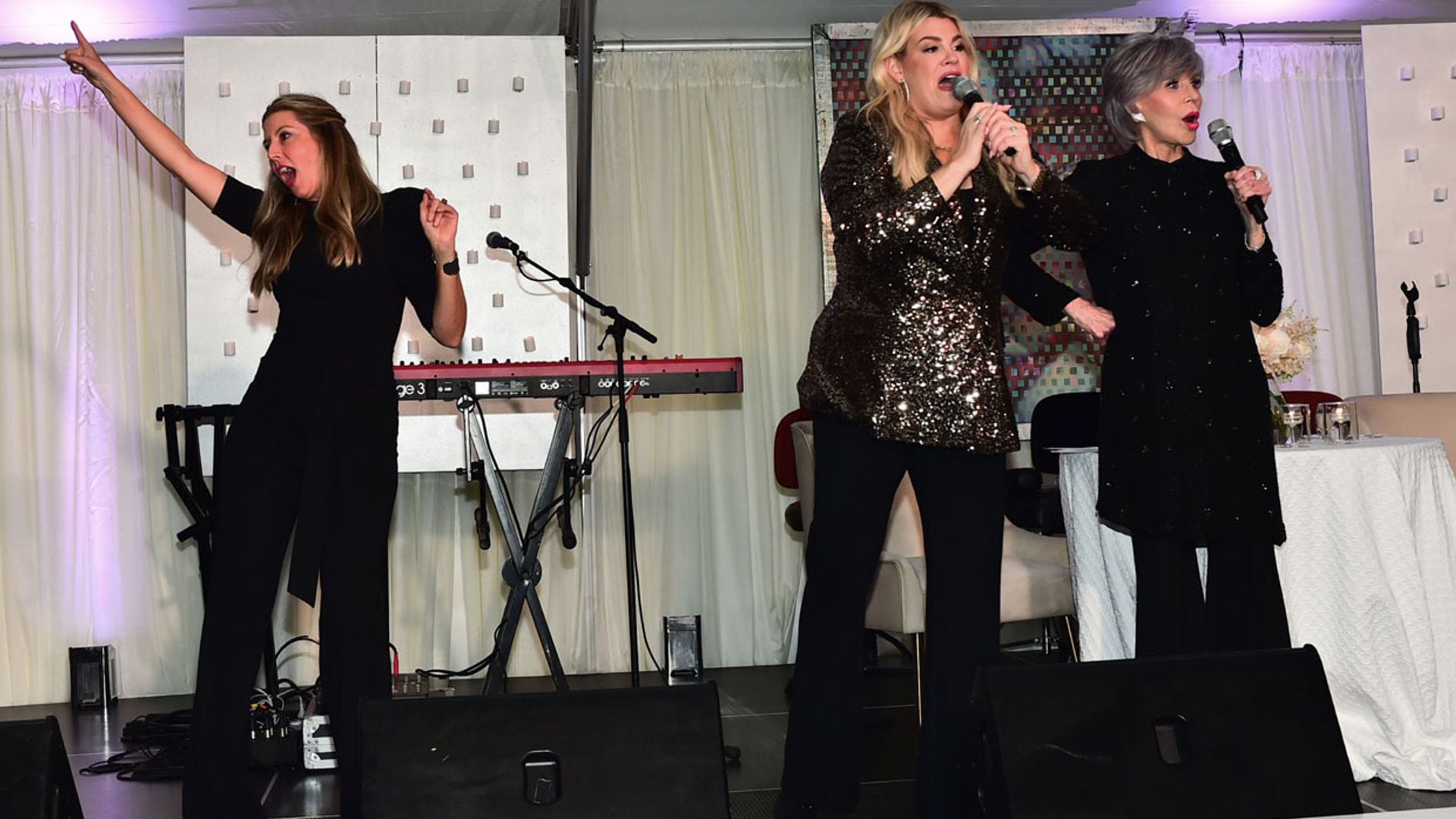 En plena batalla contra el cáncer, Jane Fonda celebra su 85 cumpleaños cantando en una gala benéfica