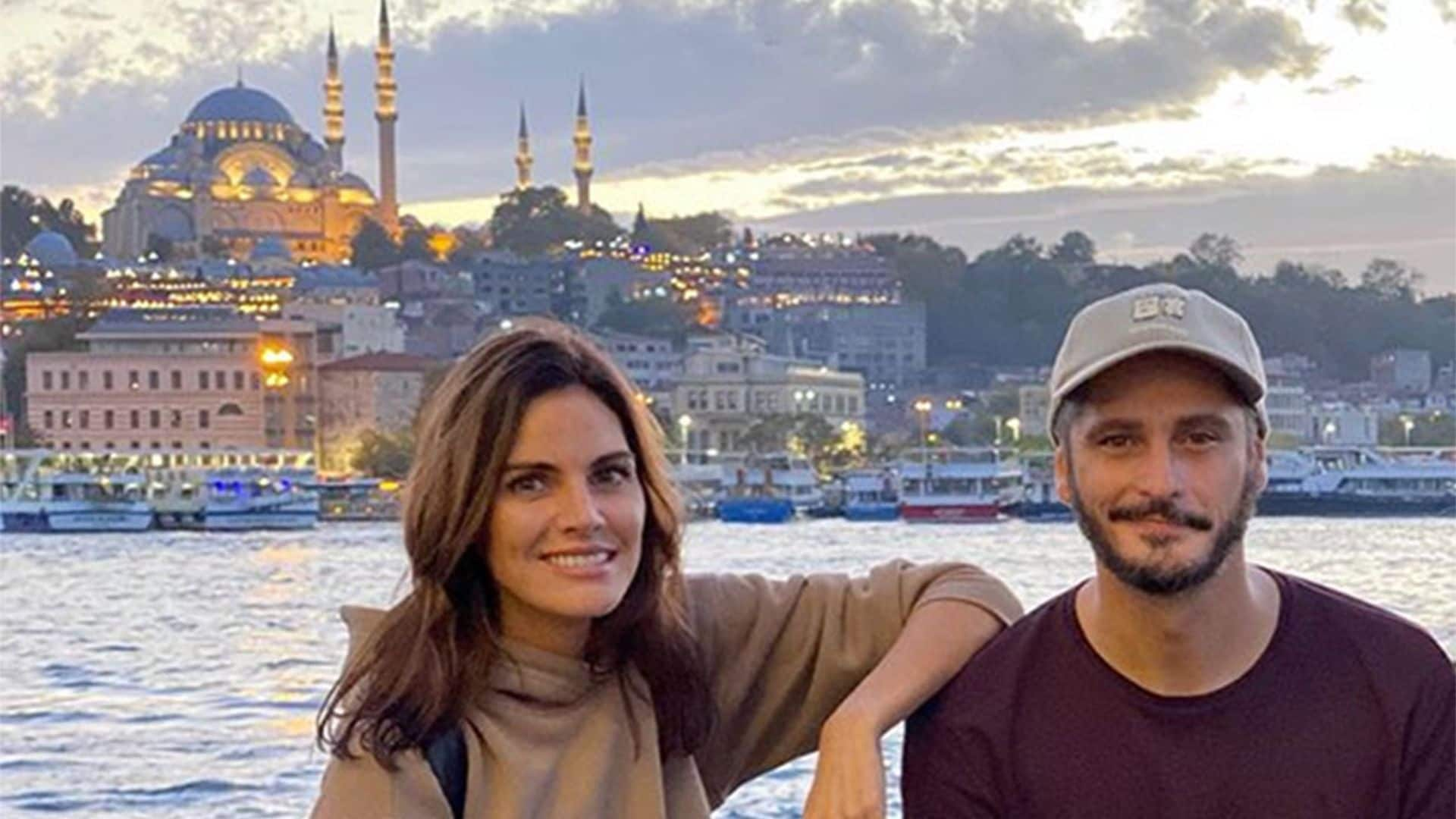 Amaia Salamanca presume de nuevo look y de compañeros de rodaje en Estambul