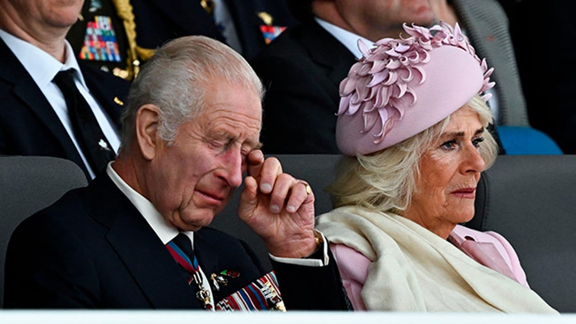La emoción de los reyes Carlos y Camilla al conmemorar el día que cambió el rumbo de la historia reciente