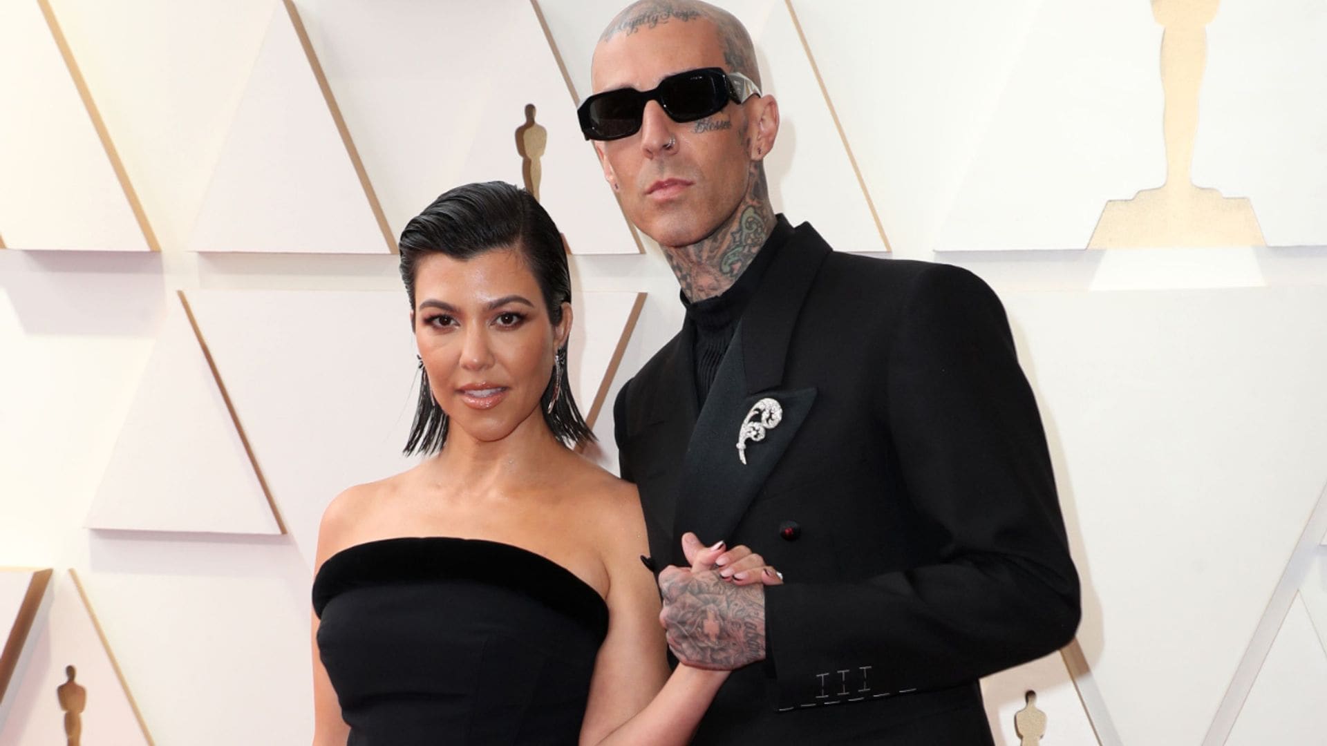 Kourtney Kardashian y Travis Barker comparten las primeras imágenes de su bebé, Rocky Thirteen Barker