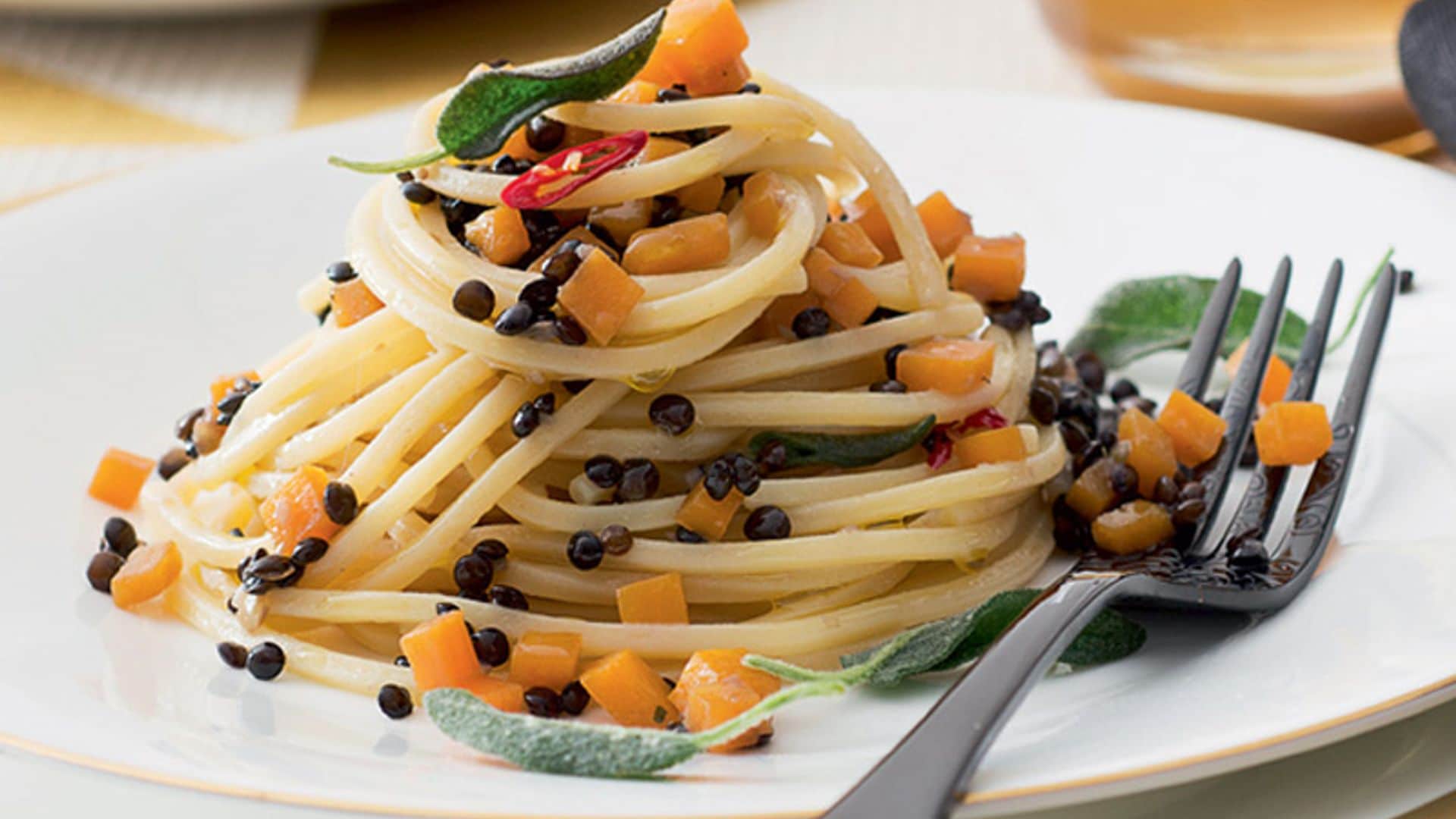 Espaguetis con calabaza y lentejas caviar