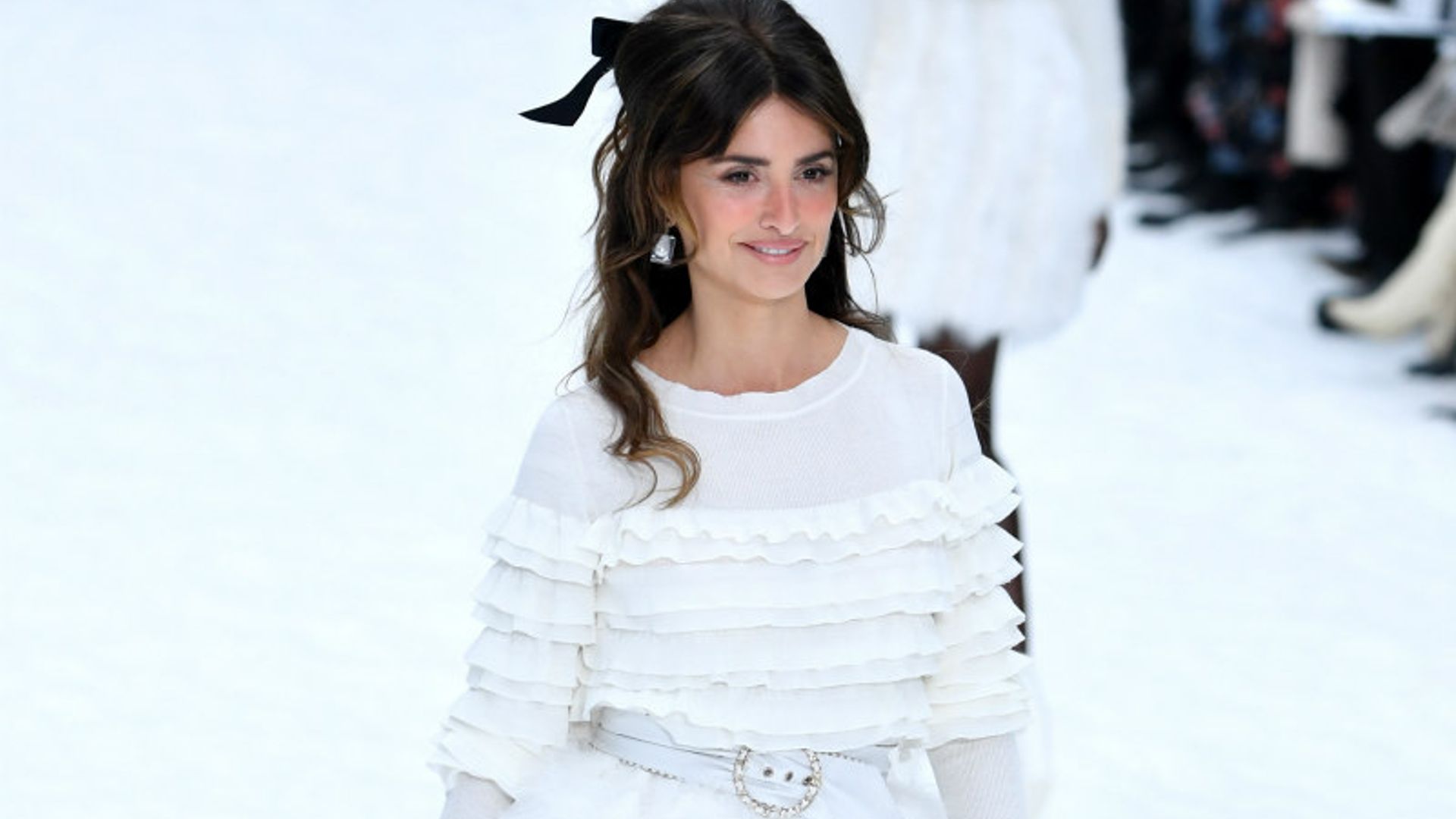 Penélope Cruz, la inesperada modelo de Chanel en el desfile de despedida a Karl Lagerfeld