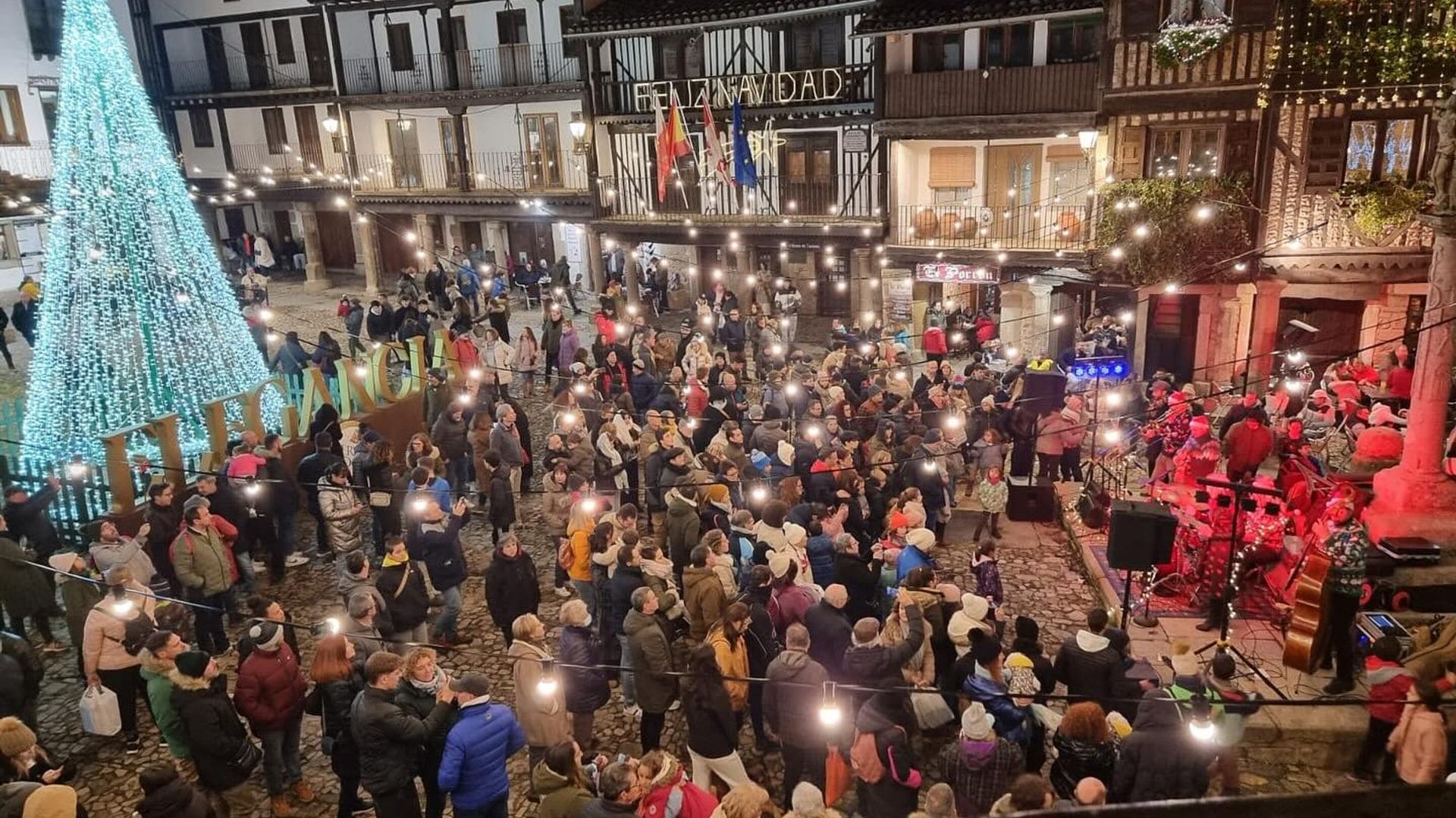 La Alberca se llenó de luces en la pasada Navidad.