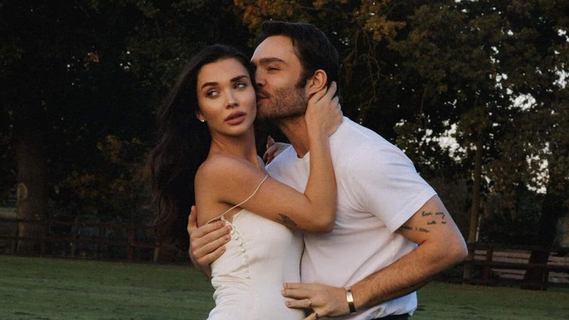 Ed Westwick, de 'Gossip Girl', y Amy Jackson anuncian que van a ser papás