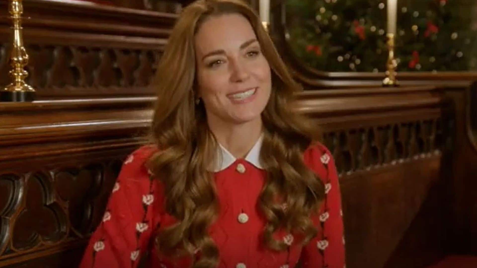 Kate inaugura la Navidad con una fabulosa chaqueta-joya desmontable