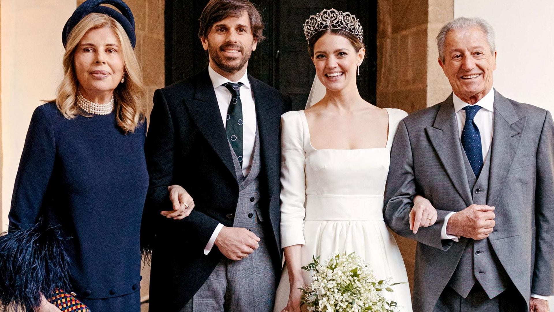 La emoción de Marta Chávarri y Philippe Junot en la boda de sus hijos