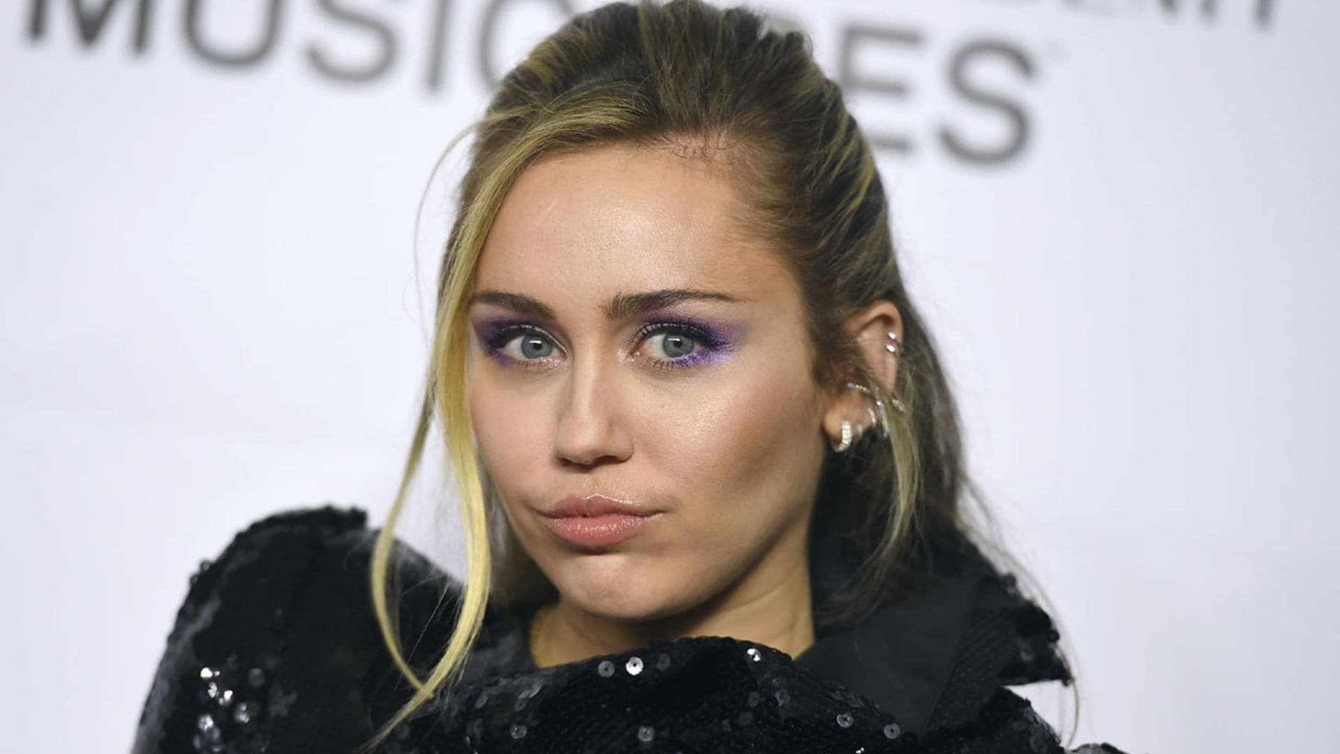 Miley Cyrus responde con un tuit al fan que le besó en el Primavera Sound