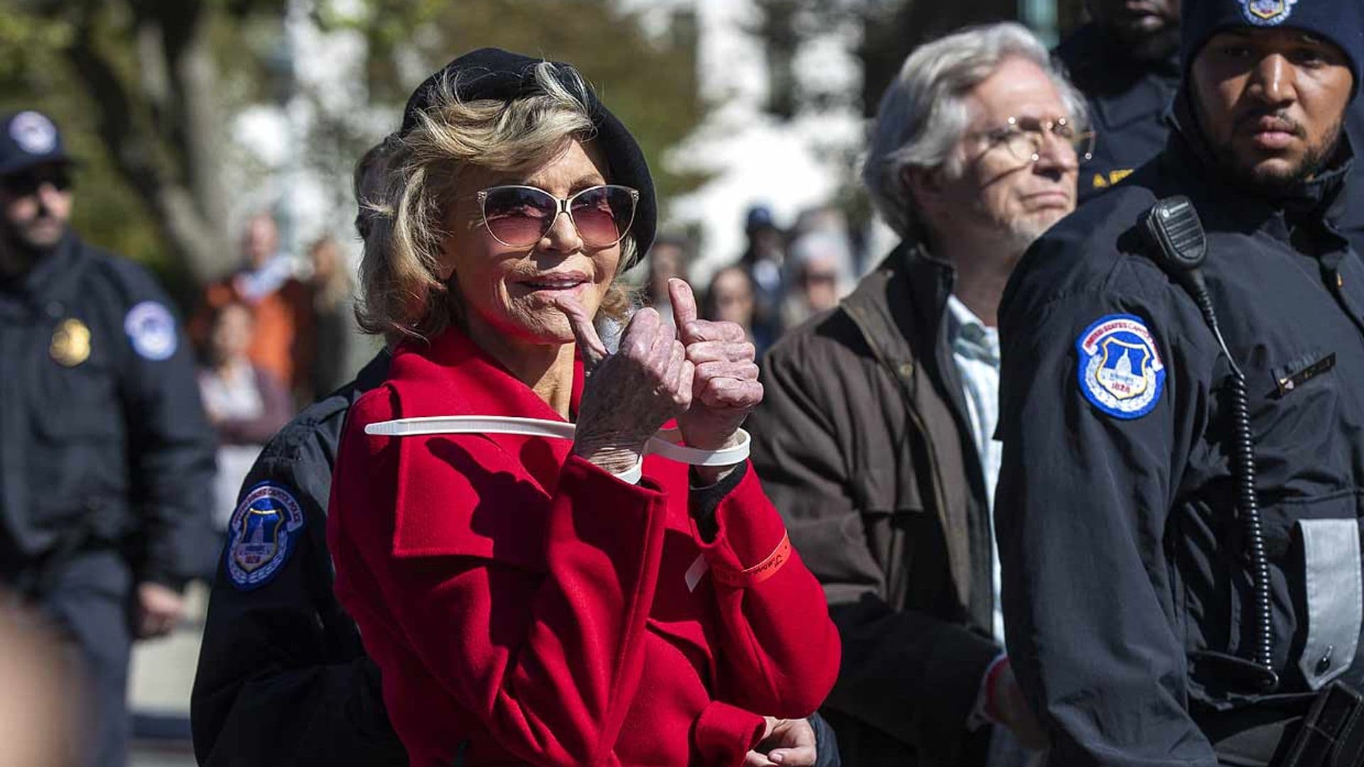 Jane Fonda, arrestada de nuevo junto a su compañero de reparto Sam Waterston