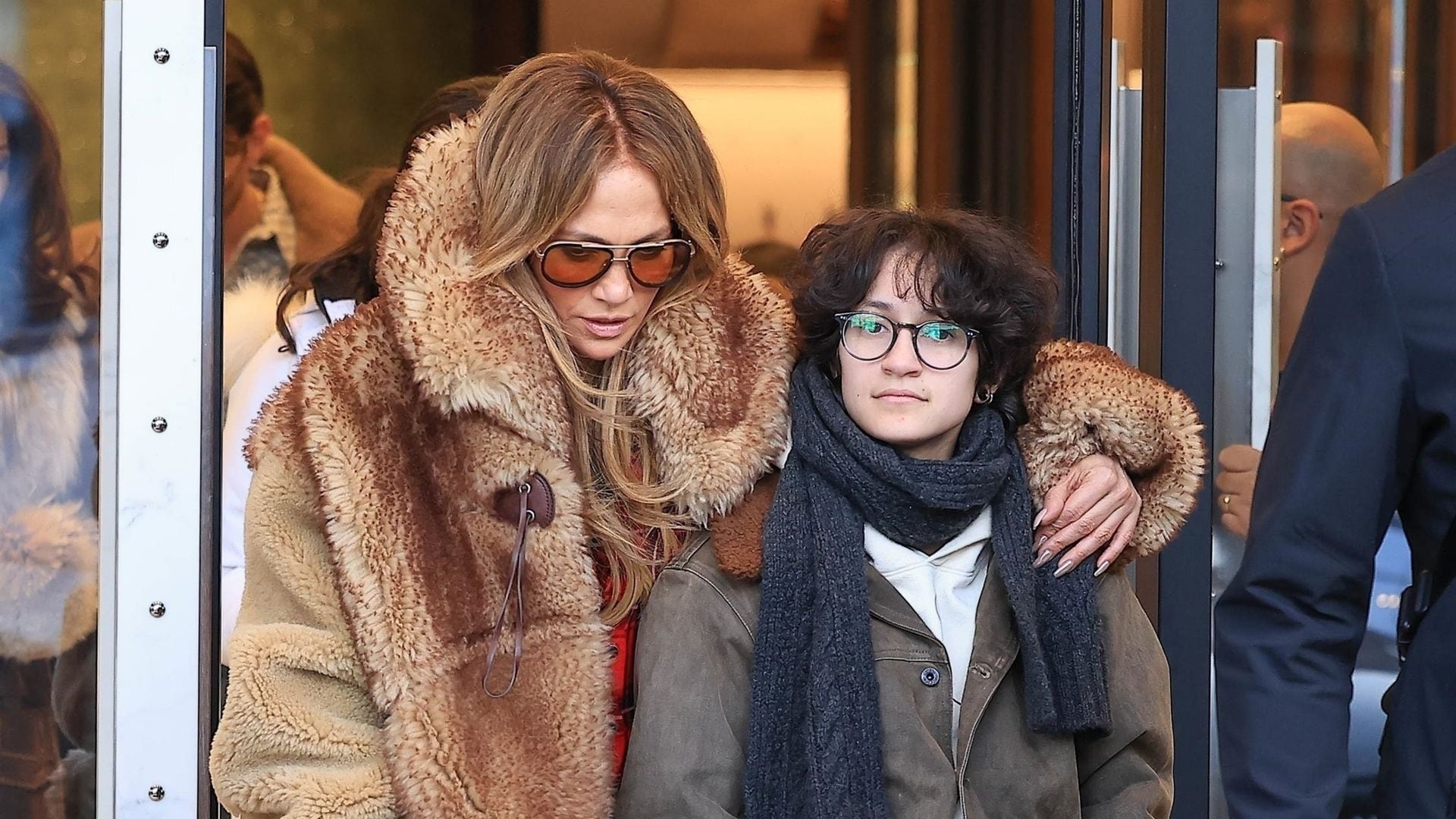 Desde Aspen y con su familia, Jennifer Lopez se prepara para despedir su año más desafiante