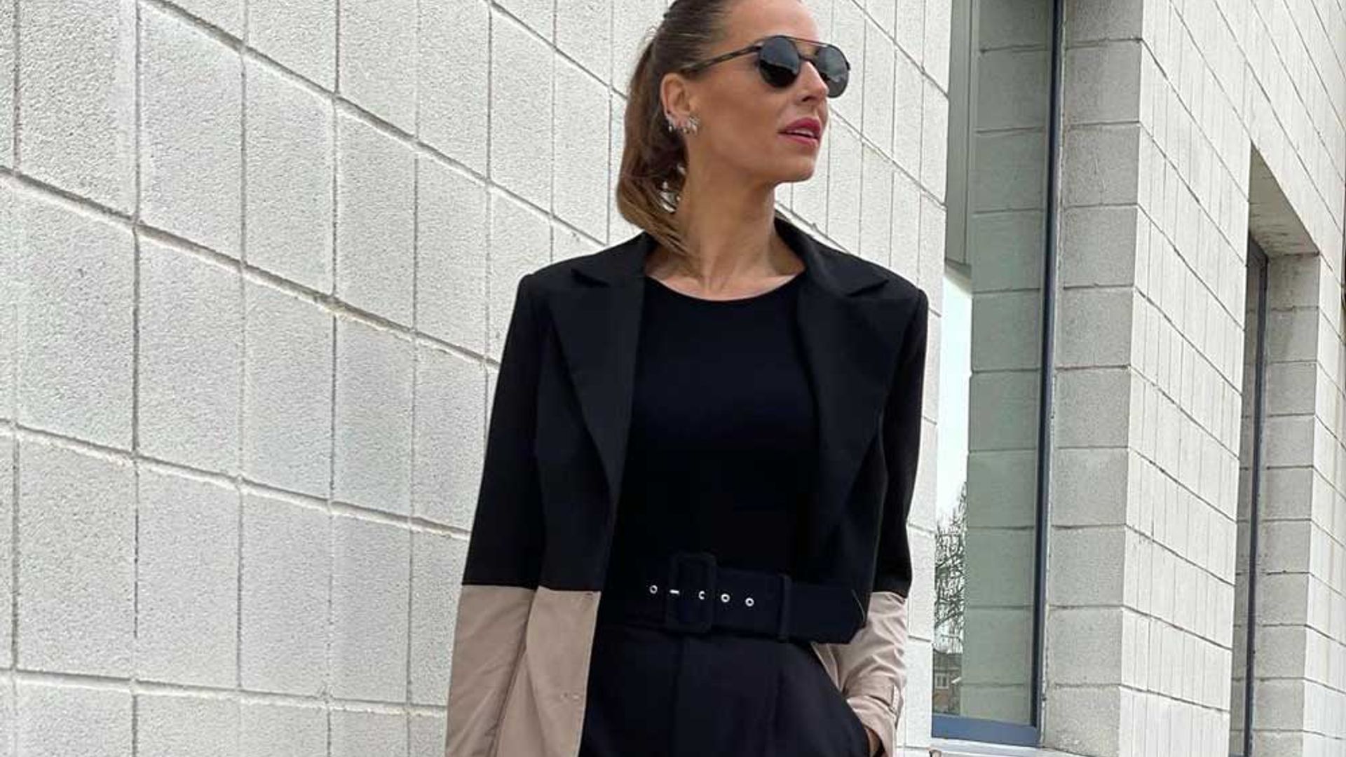 Jersey de punto y deportivas, el look infalible de Eva González para una tarde de compras