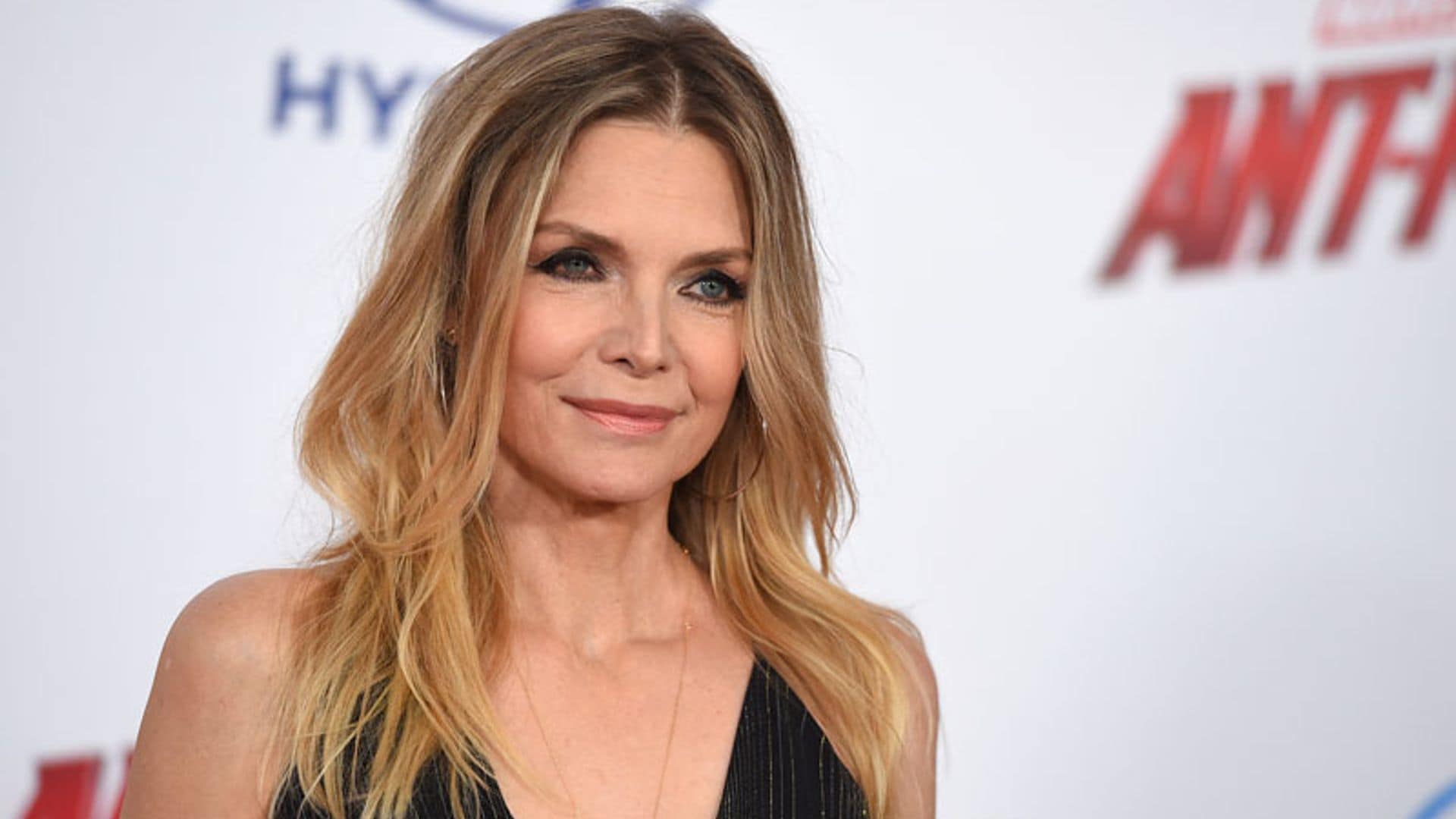 Michelle Pfeiffer, espectacular a los 60 sobre la alfombra roja