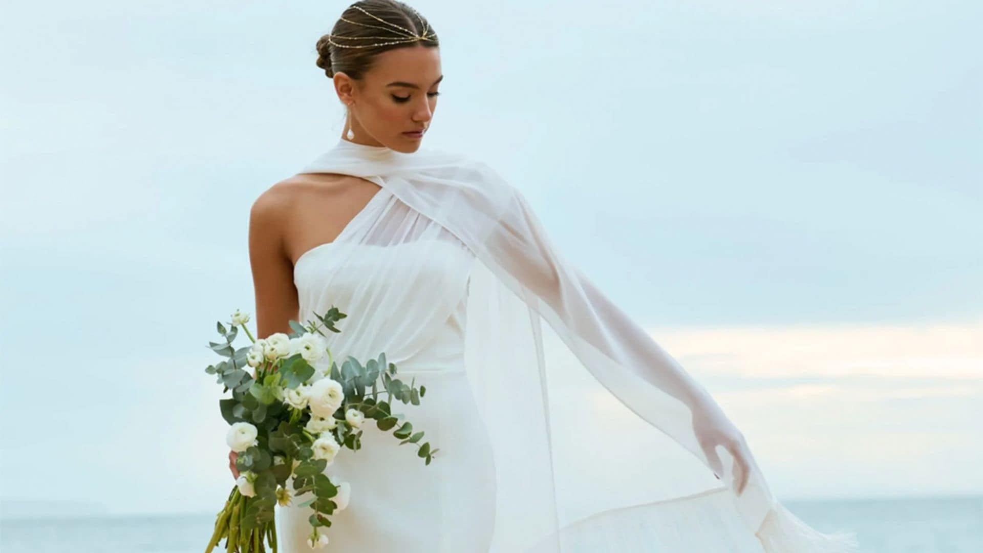 Looks de novia 'midi' perfectos para bodas de entretiempo