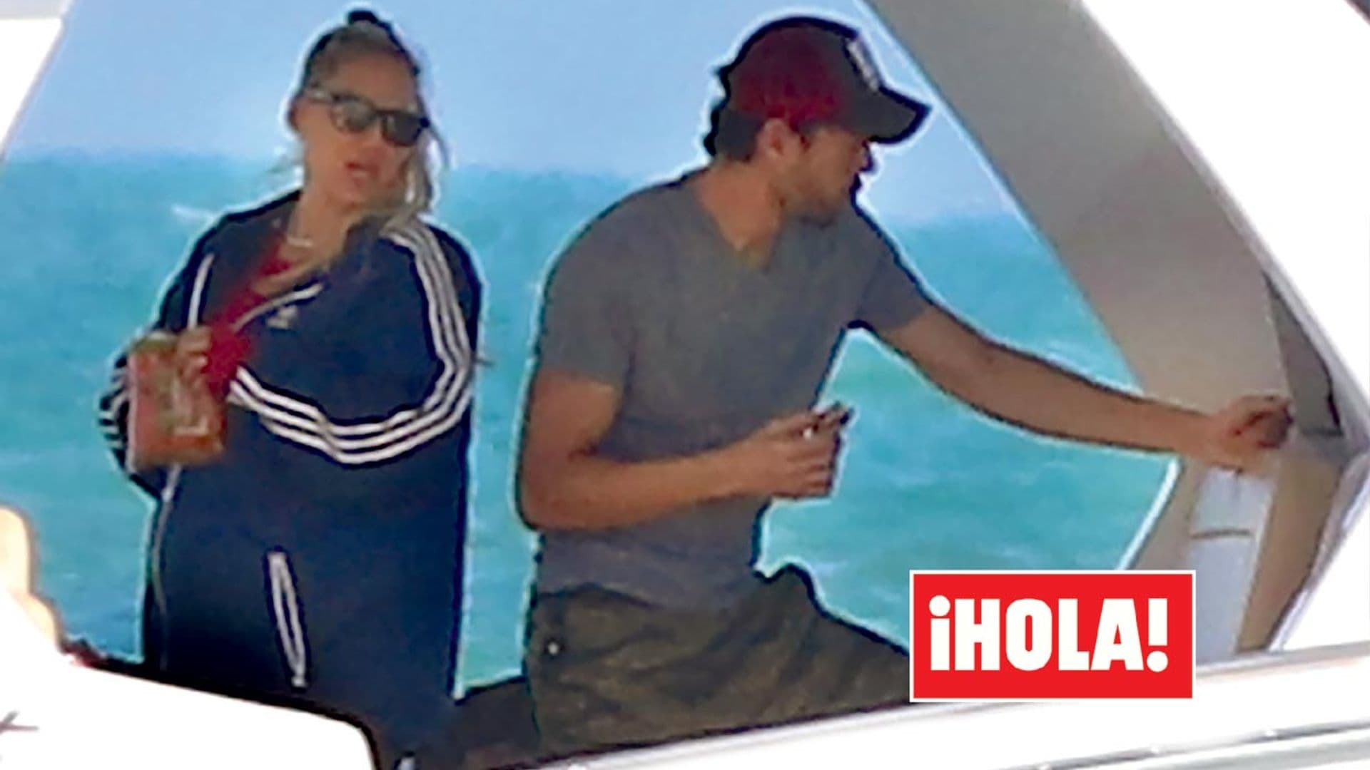 En ¡HOLA!, Enrique Iglesias y Anna Kournikova: las imágenes exclusivas que confirman su embarazo