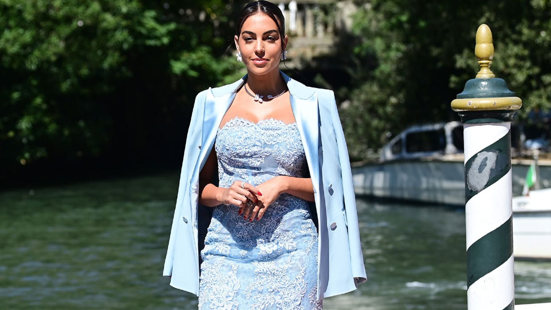 Georgina Rodríguez presume sus curvas en Venecia con un vestidazo de encaje