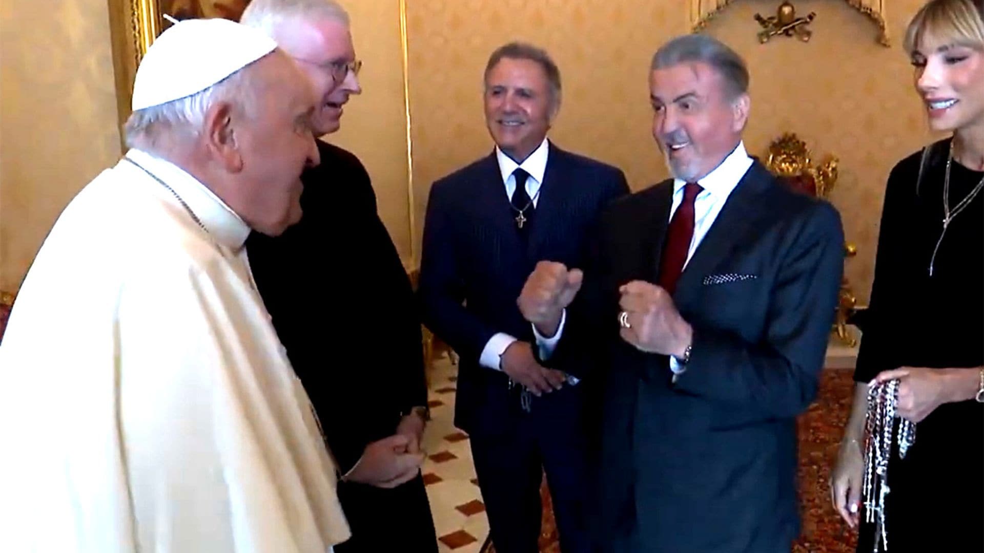 No te pierdas la simpática audiencia en el Vaticano de Sylvester Stallone y su familia con el Papa Francisco