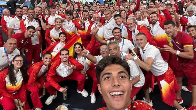 Del 'selfie' de la delegación española al salto de Tom Cruise: los mejores momentos de la ceremonia de clausura de los JJ.OO.