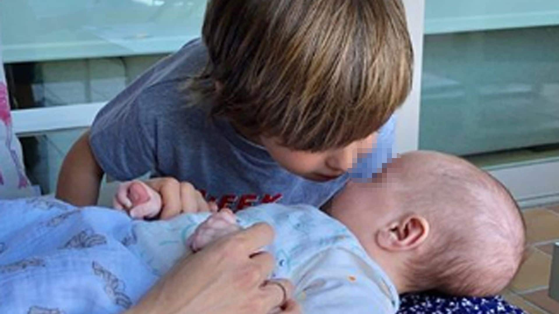 La tierna foto de Lucas con el hijo de Isabel Jiménez que derrite de amor a Sara Carbonero