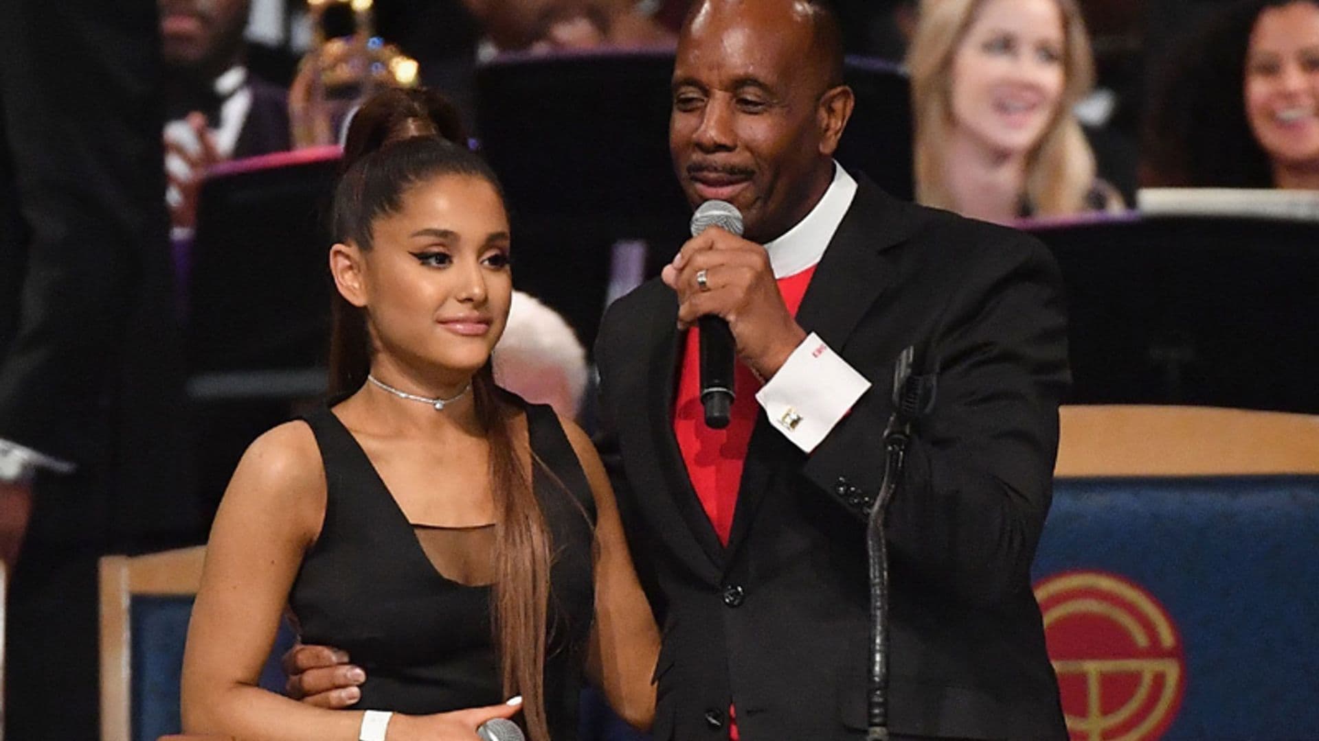 El motivo por el que el obispo del funeral de Aretha Franklin ha pedido disculpas a Ariana Grande