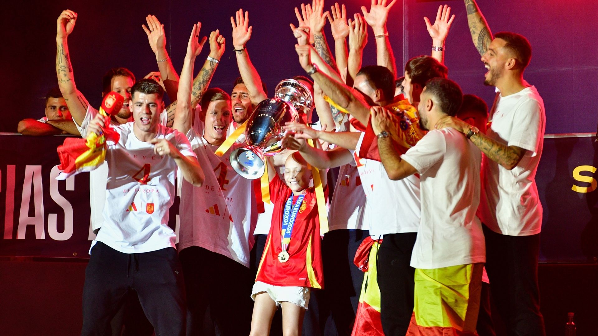 Conoce a María, la otra gran protagonista en la celebración de la Eurocopa que desde hace cuatro años lucha contra el sarcoma de Ewing