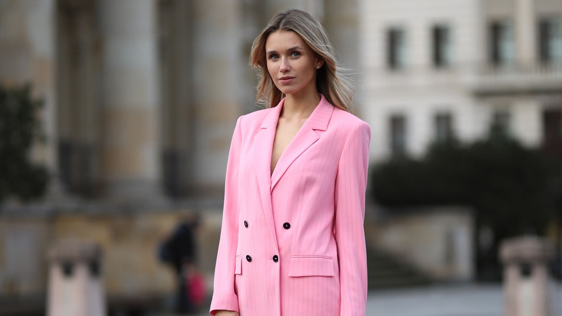 La sastrería rosa es la tendencia sorpresa de junio en la que deberías invertir