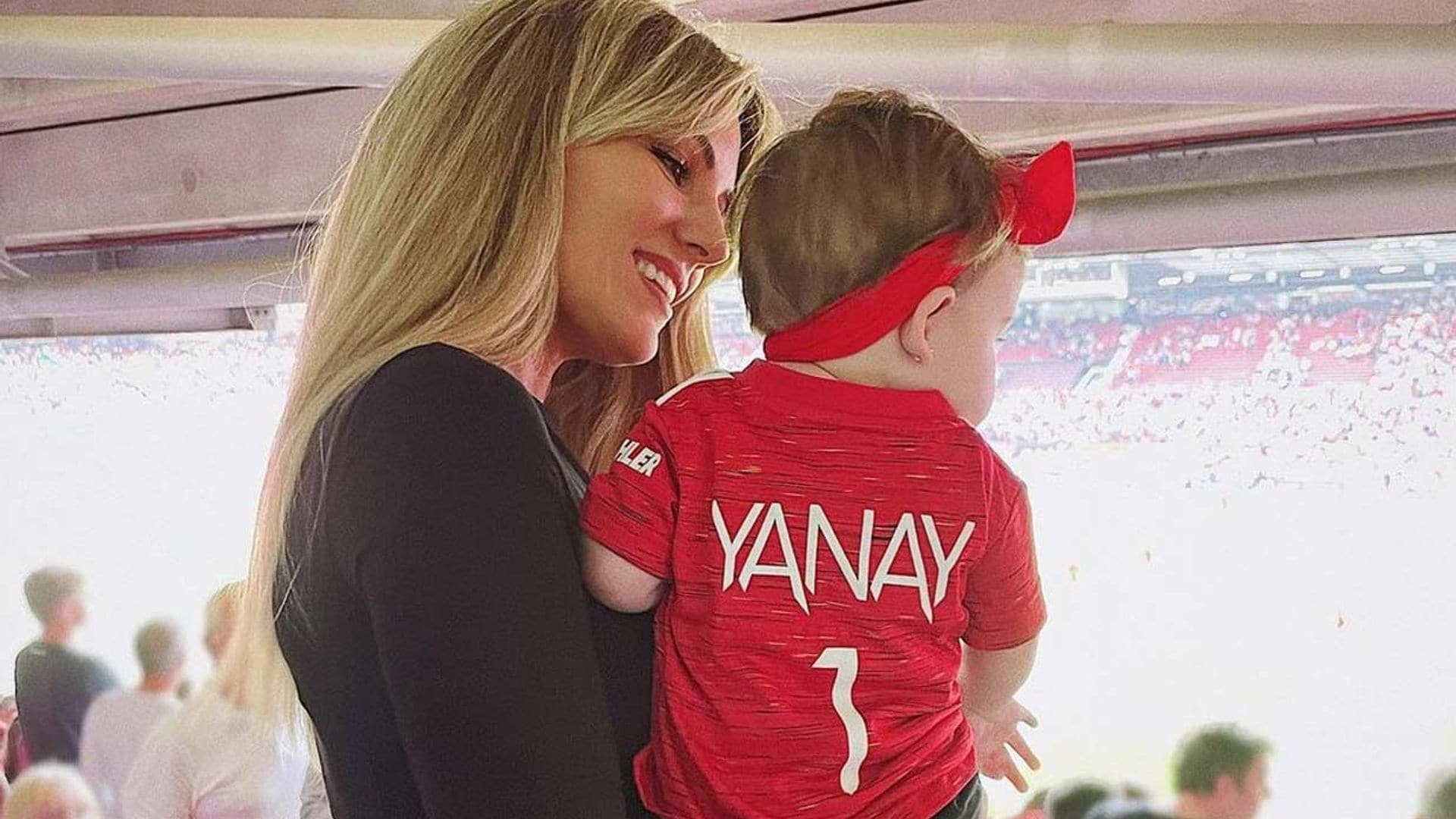 Yanay, hija de Edurne y David de Gea, 'la mayor fan de papi' aplaudiendo y animándole entusiasmada