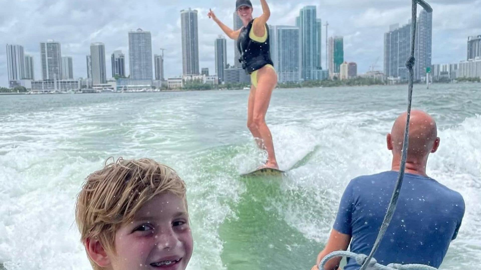 ¡La reina de las olas! Ivanka Trump se luce surfeando en Miami