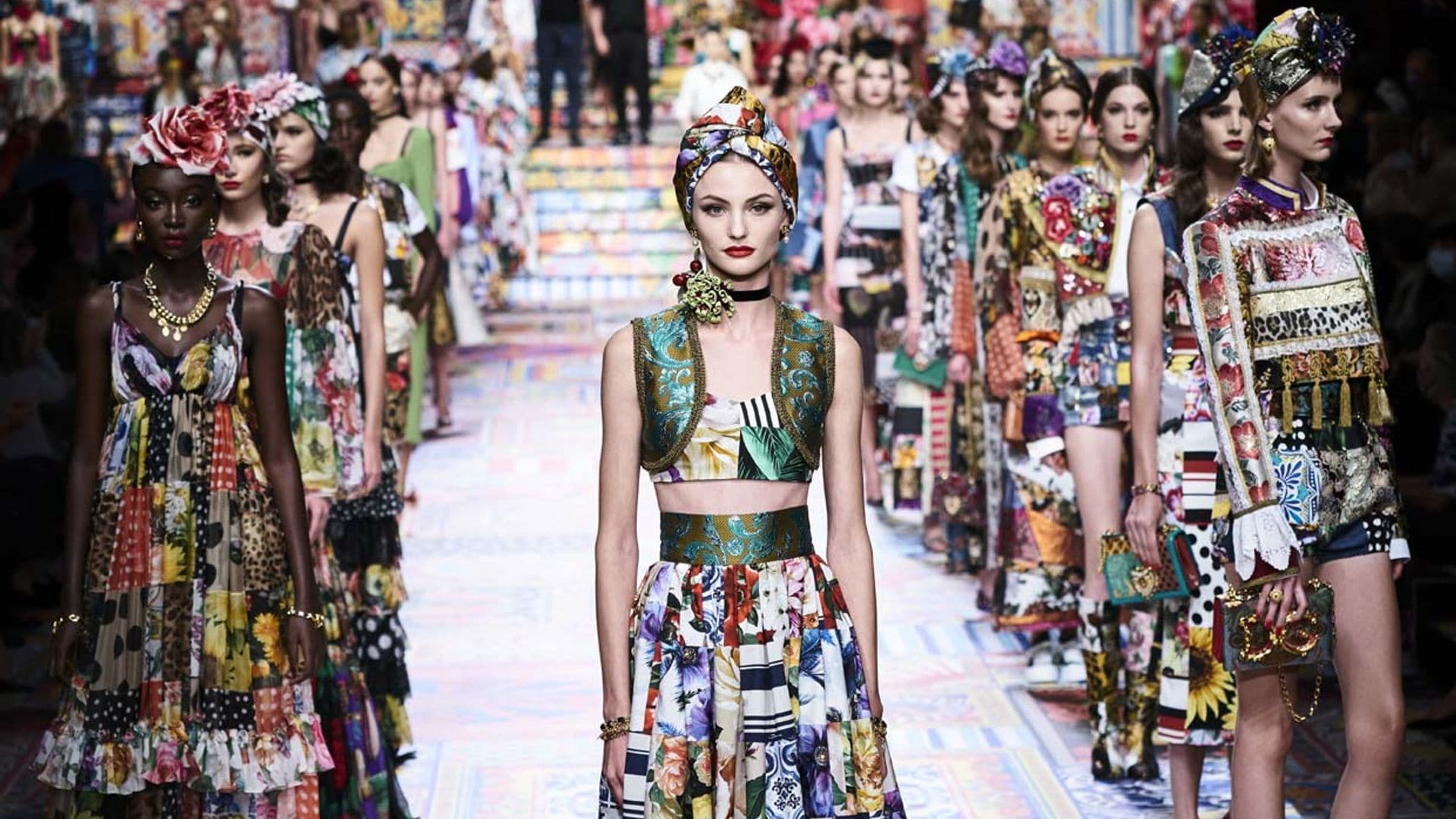 Dolce&Gabbana convierte los azulejos sicilianos en coloristas prendas de ensueño