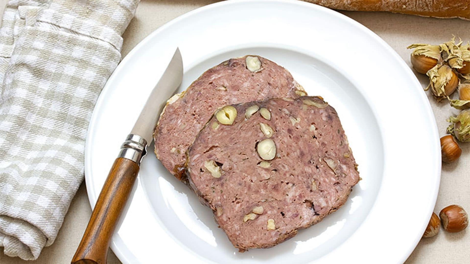 Terrina de faisán, carne picada y avellanas