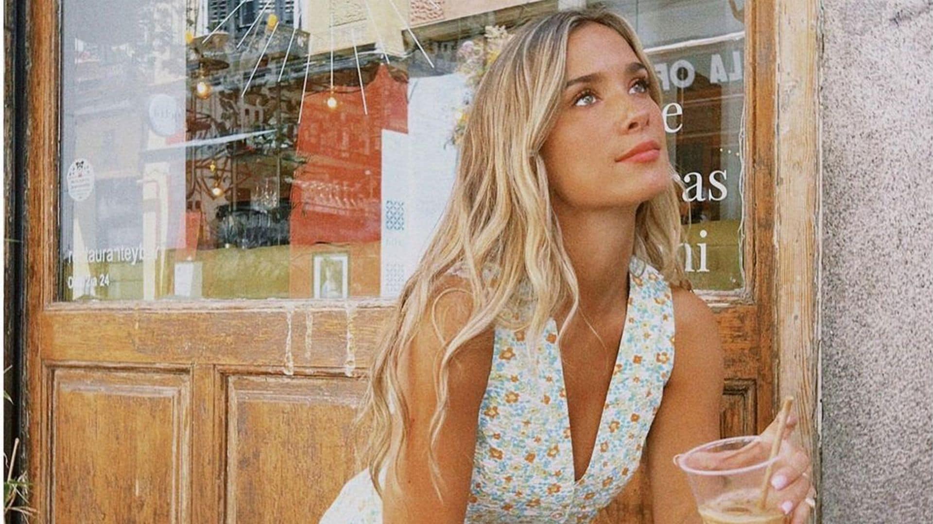 María Pombo se despide del rubio y se inspira en Hailey Bieber para su nuevo look